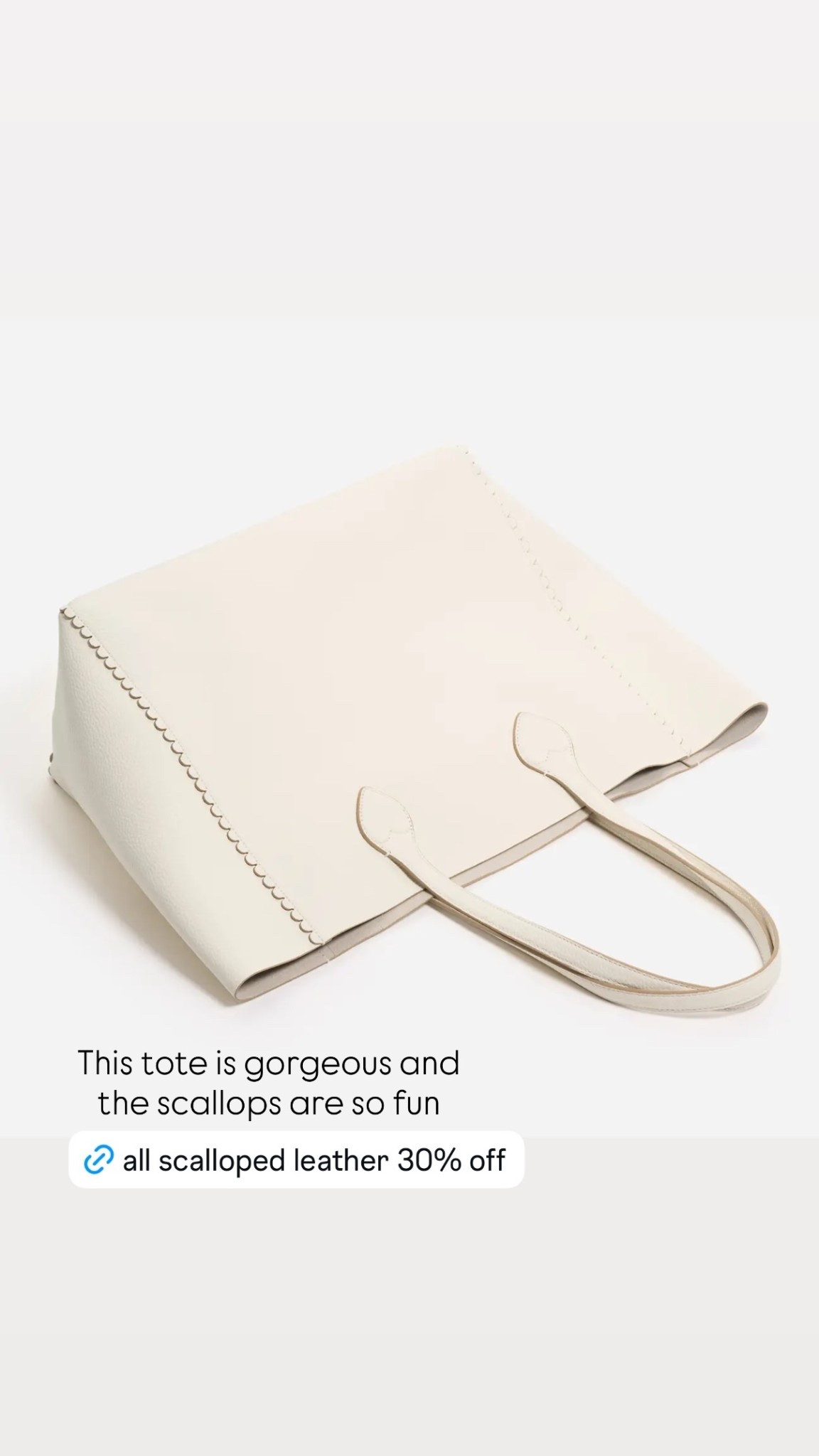 This tote is gorgeous and the scallops are so fun