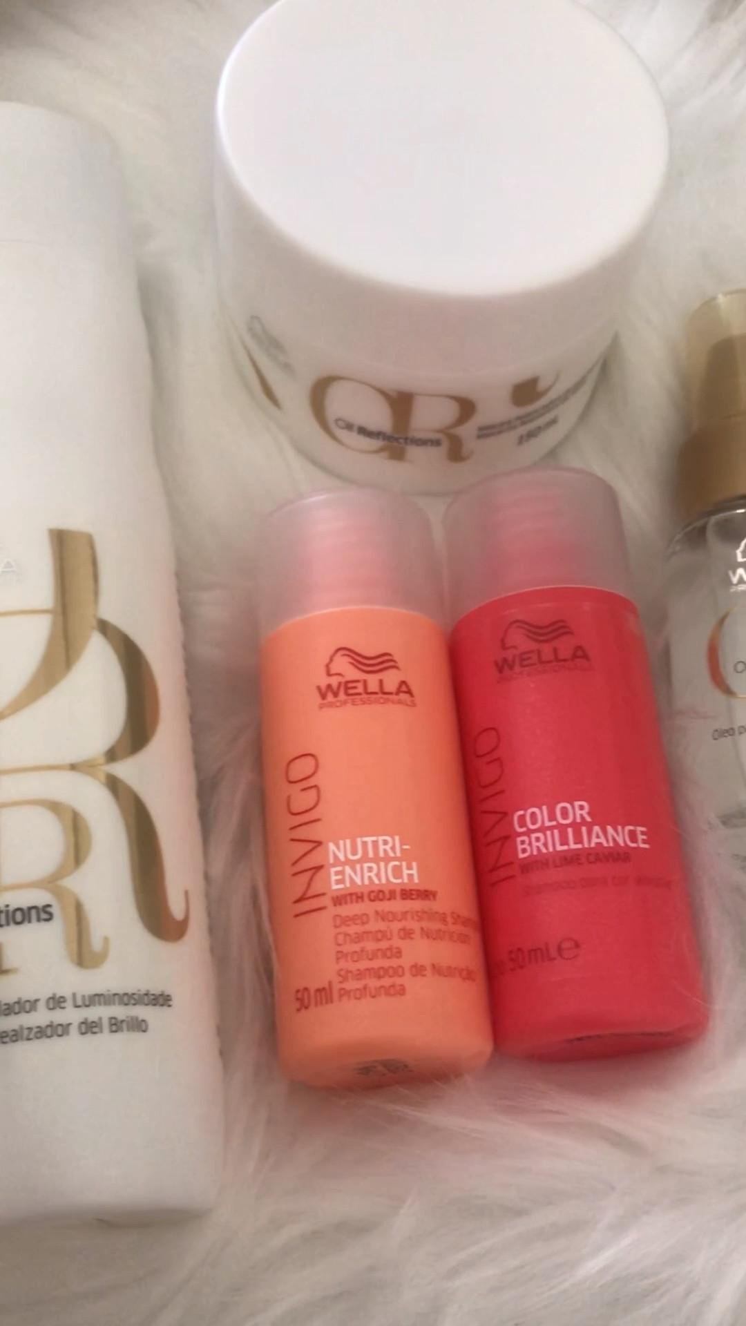 Eu adoro a linha da wella para fazer o cronograma capilar ,  essas 3 linhas eu já experimentei em versões maiores .

A linha nutri enrich é uma linha de reconstrução para cabelos secos e danificados , super indicada para quem passou por procedimentos químicos, a linha promete nutrição instantânea. 

A linha Color Brilhance - mantém a cor  bonita e saudável por muito mais tempo, garantindo maciez e  luminosidade, alem disso hidrata e conta com alta tecnologia e ativos antioxidantes que combatem o desbotamento e protegem da mudança de tom. Ideal para manter os fios macios e vibrantes. 

A linha oil Reflection - Confere maciez , luminosidade restaura a fibra capilar além de nutrir e deixá-lo mais saudáveis .

@ltkbrasil #ltkmasters

#LTKGiftGuide #LTKBeautySale #LTKFind