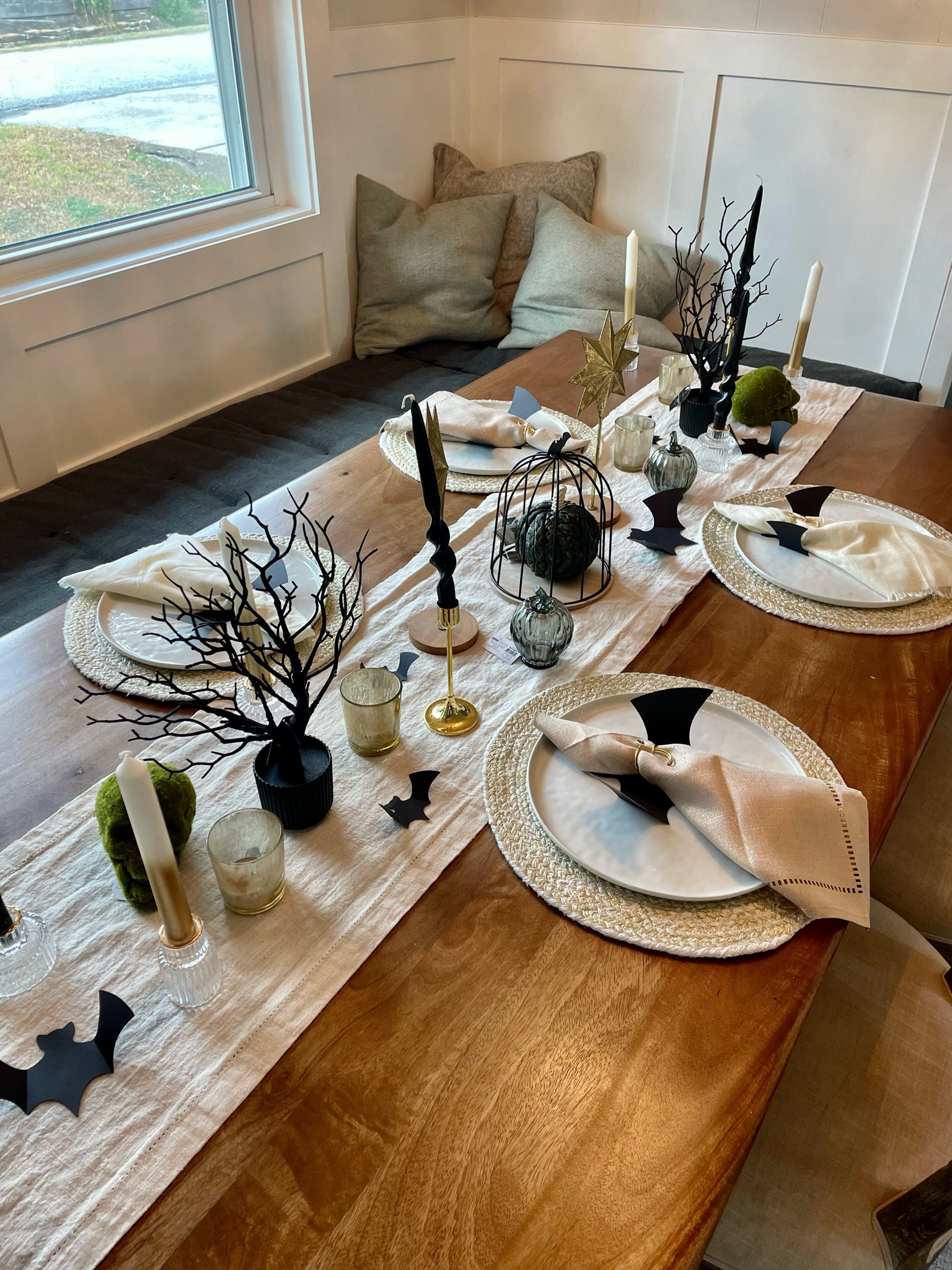 Fall tablescape • Halloween tablescape • bats • black and white themed tablescape • Halloween skulls gold • Halloween decor 