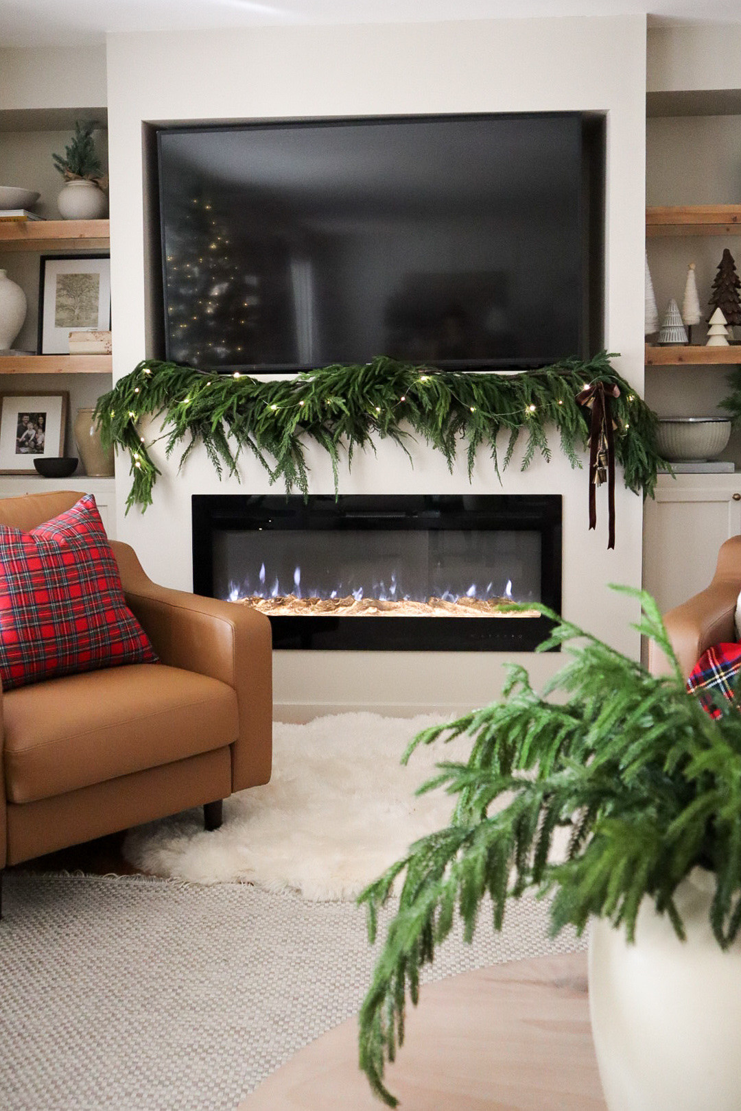 Christmas living room



#LTKCyberWeek #LTKHoliday #LTKSeasonal