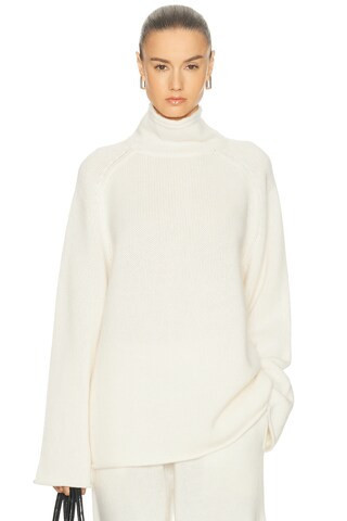 SRG Sukki Cashmere Oversized Turtleneck in Cream - Cream. Size M (also in L, S, XL, XS, XXS). | FWRD 