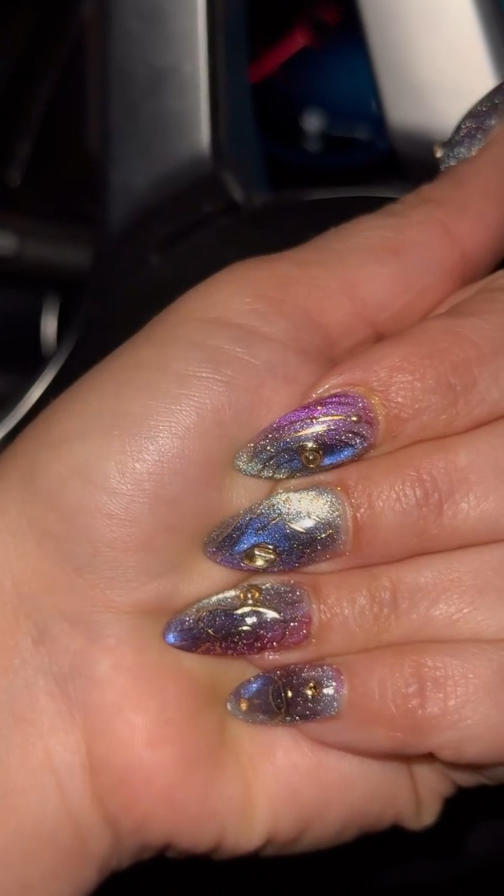 Birthday Galaxy nails, the camera doesn't do them justice
🌌🌠⭐️🌙💫💖✨💜💙💛🌟⚜️

@thaniapronails 

#birthdaynails #galaxynails #cosmicnails #nails #nailsnailsnails