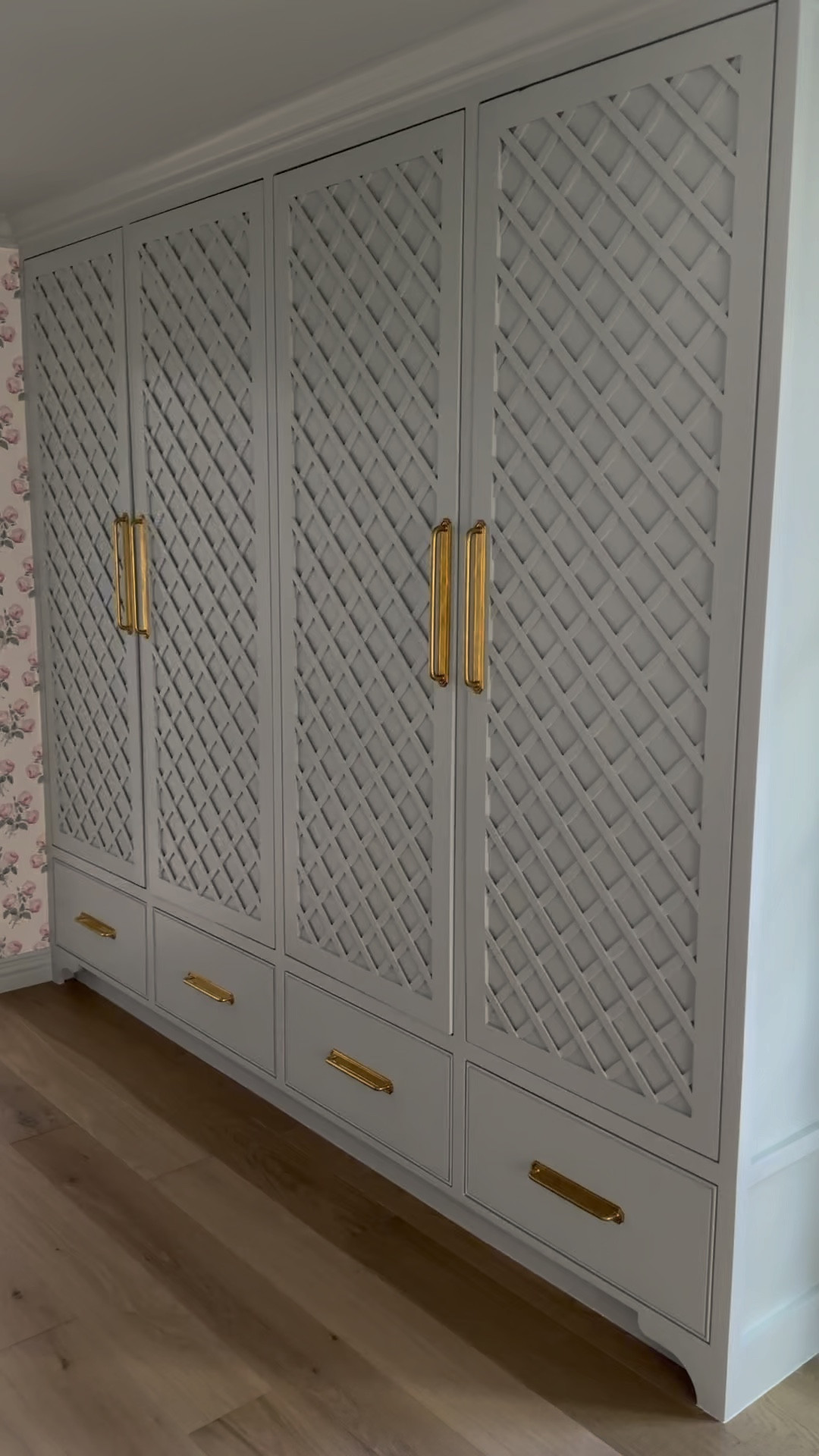 New hardware in our grandmillennial mudroom with Bowood wallpaper 