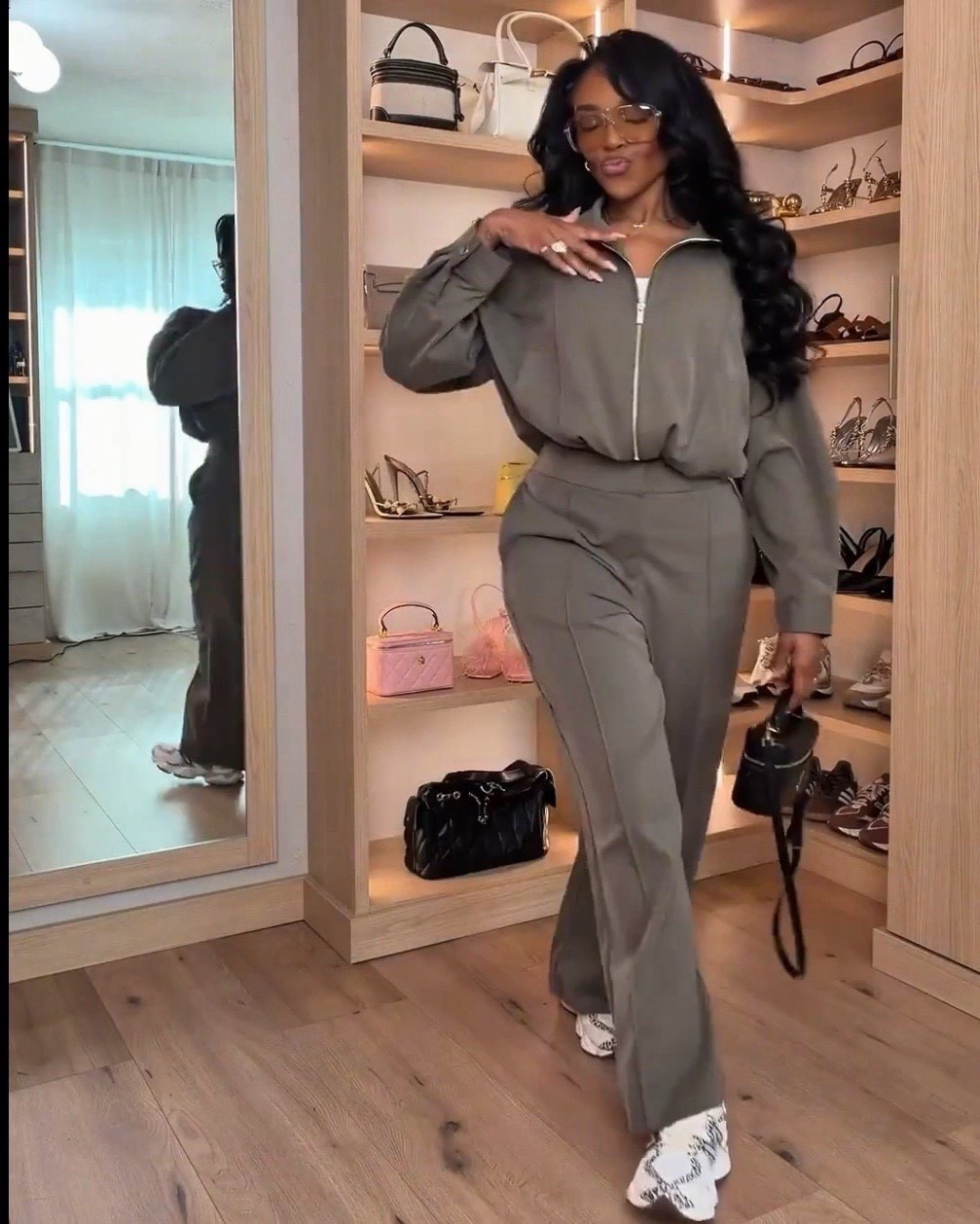 Scroll to shop this sporty chic matching set. Perfect for travel days, errands, or casual outings.

Measurements: 5'4", 138 lbs, 34D bust, 27" waist, 40" hips



#LTKvlog #LTKgrwm #LTKootd