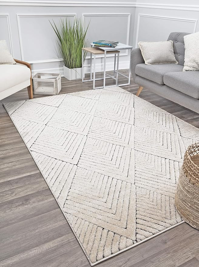 CosmoLiving by Cosmopolitan Area Rug, 8'0"x10'0", Alabaster | Amazon (US)
