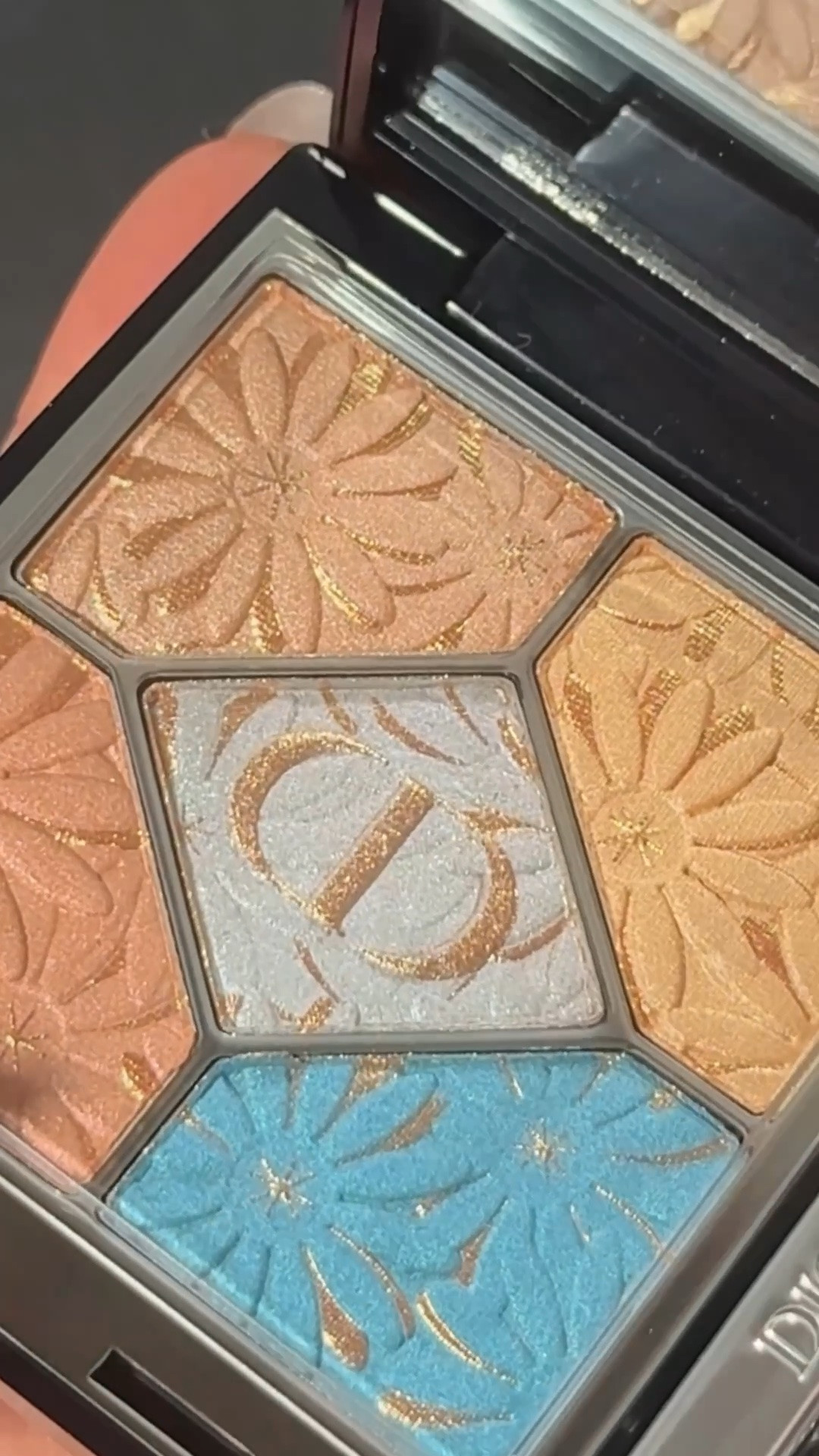 ✨ My Brain: Don't Buy It. Also Me: Add To Cart 🛒😅

Let's talk about the Dior products that I absolutely did not need... but bought anyway.

I picked up the Dior Beauty eyeshadow palette and luminizer from the Dior Summer Collection, and yes, I chose the blue eyeshadow palette even though I knew it probably wouldn't be the most flattering choice for my warm skin tone.

Did that stop me? Absolutely not. 😅

The colors are stunning, and the shimmer is incredibly reflective—almost too reflective. On my eyes, some of the shades made my eyelids look a little puffier than usual. My only real complaint is that I wish the palette included a matte or silky-finish base shade to balance out all the sparkle and make the look a bit more wearable for everyday makeup.

That said, I knew exactly what I was getting when I bought it. Sometimes you don't buy makeup because it's practical—you buy it because it's beautiful.

So, do I regret buying this Dior viral makeup launch?

Not at all. 💙

Have you ever bought a makeup product that you knew you didn't need but couldn't stop thinking about?

#DiorBeauty #DiorSummerCollection #BlueEyeshadow #LuxuryMakeup #DiorMakeup