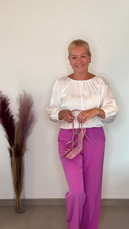 💜colored pants💜
Mein Look zum Freitag 💜🤍wide legs and white Blouse 💜🤍

#LTKeurope #LTKSeasonal #LTKGiftGuide