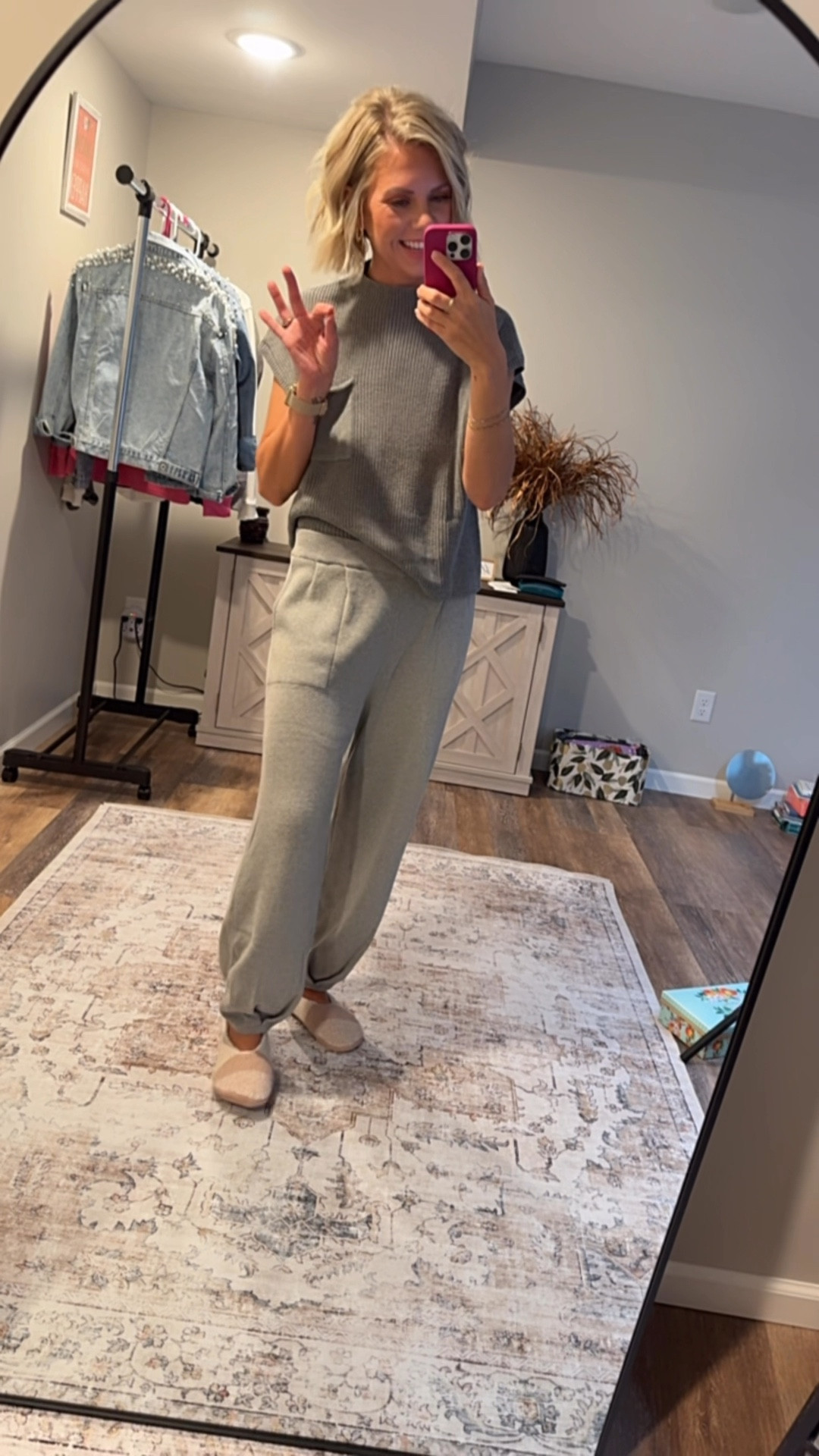 If you work from home, you need this in repeat! So cute and so functional! 

Fall set. Home office. Athletic set.

#LTKVideo #LTKActive #LTKFindsUnder50