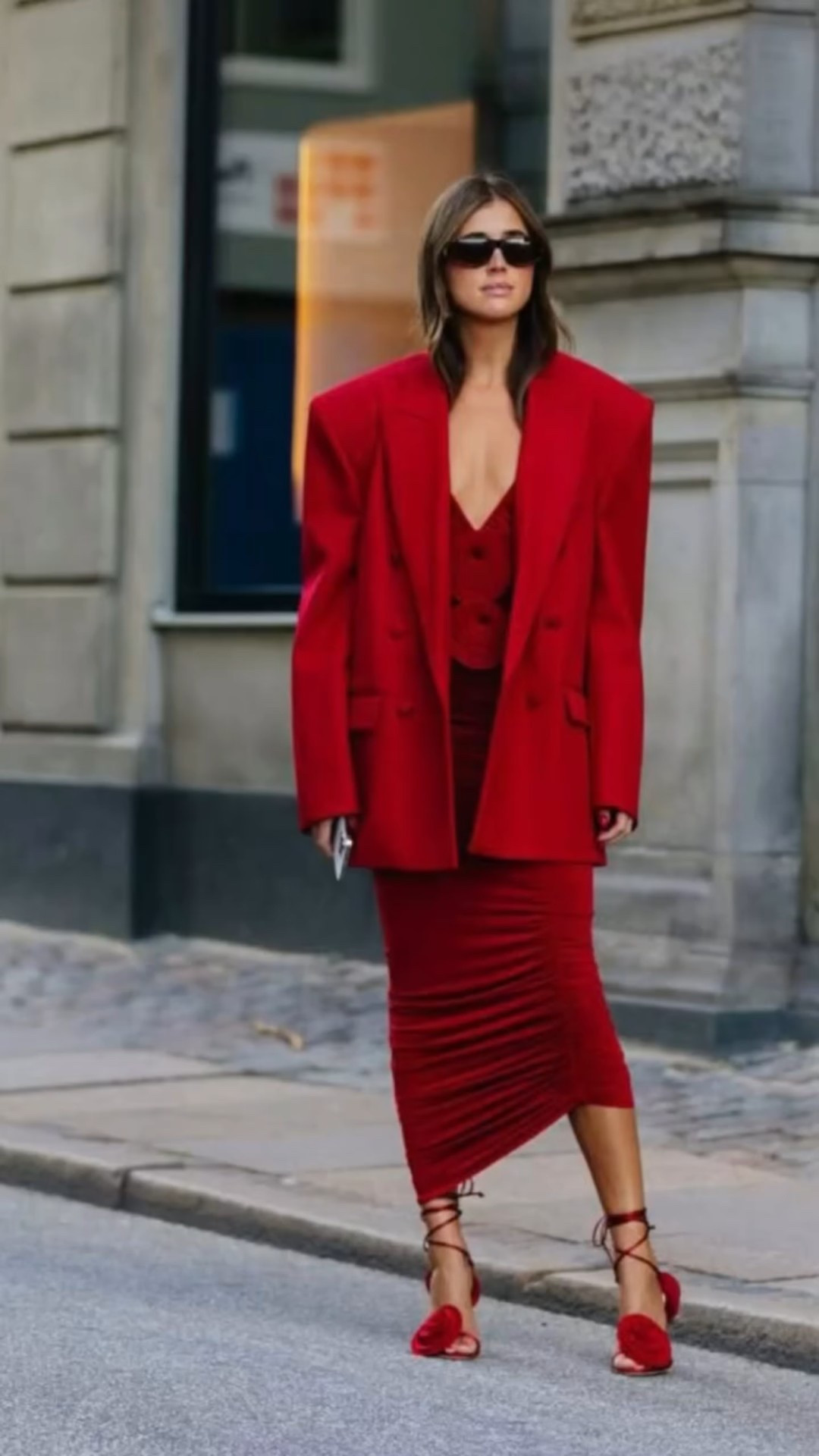 I blame the wurthering heights press tour for my unhinged obsession with red still 
♥️

#styling #looks #howtowear 
#looks #PersonalStylist #fashionweek #instafashion #pinterest #personalshopper #trends #style #ootd #fallstyle #ltk #holiday