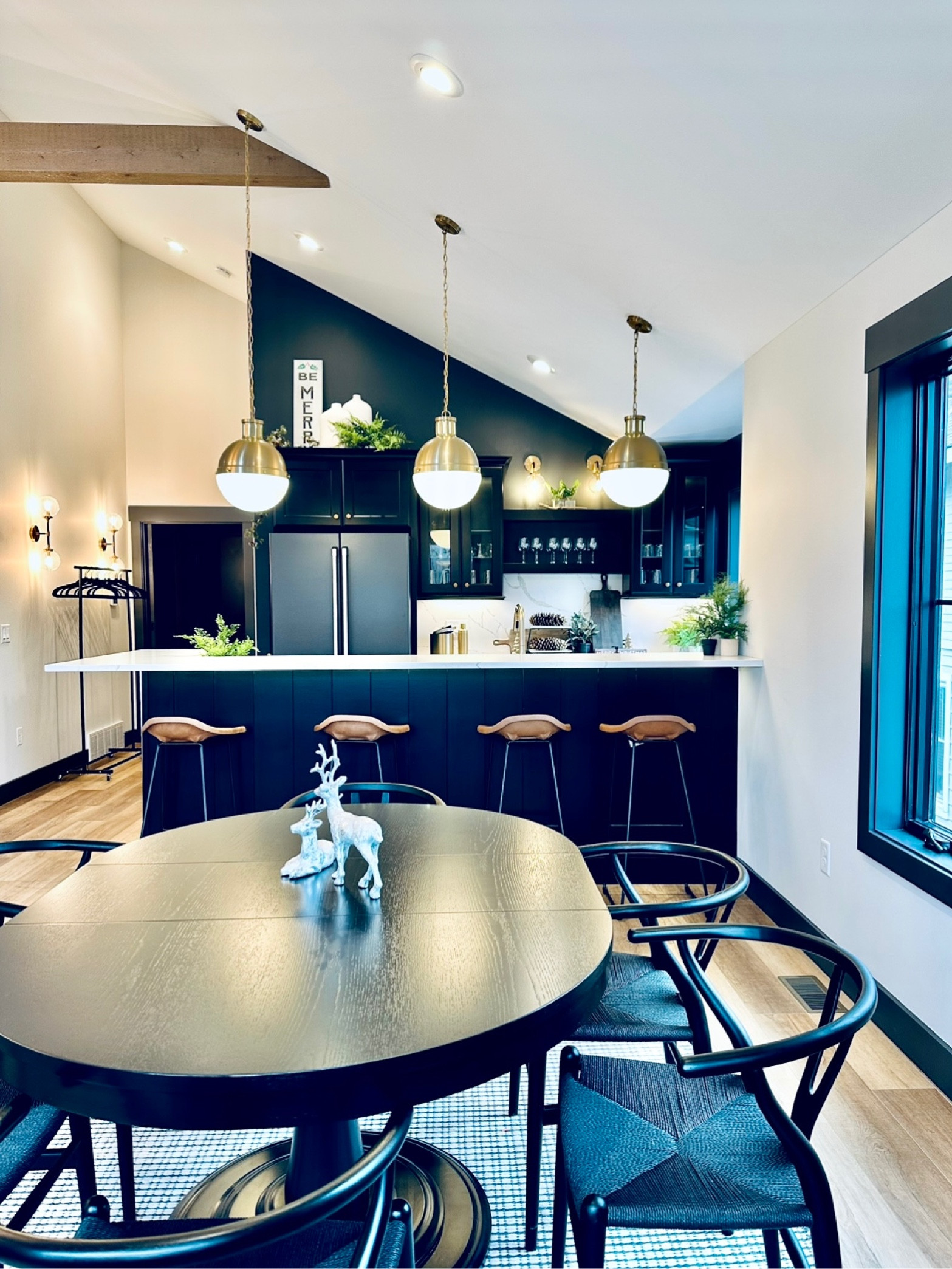 The perfect spot for holiday entertaining 

#LTKHoliday #LTKparties #LTKhome