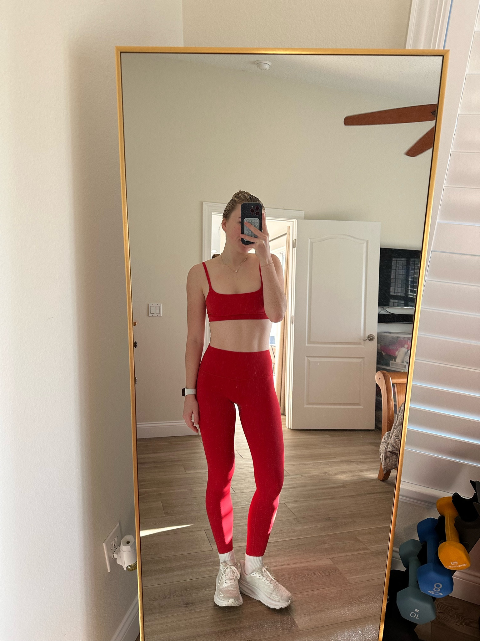 ♥️ workout set, wearing an XS in top and leggings