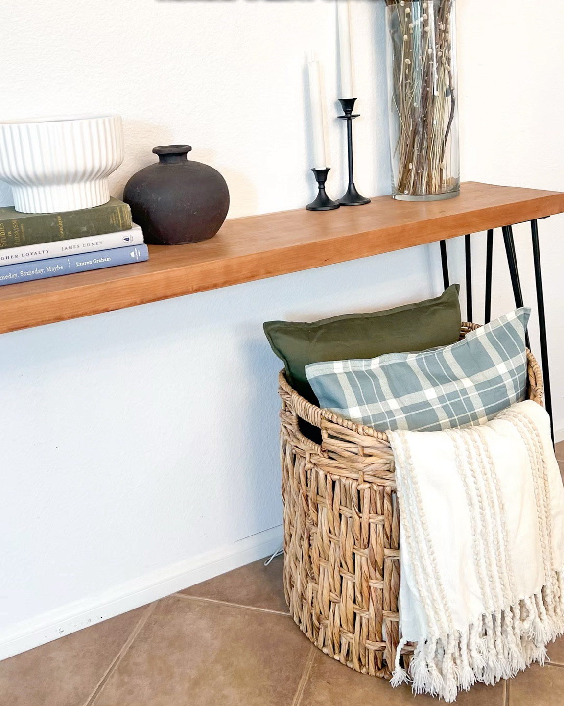 Hola Bebes! Home Decor Styling 
Must Haves Accent  Pillow Covers 

Don’t throw away your old accent pillows! Do this instead > cover them with accent pillow covers 👌 



#LTKHome