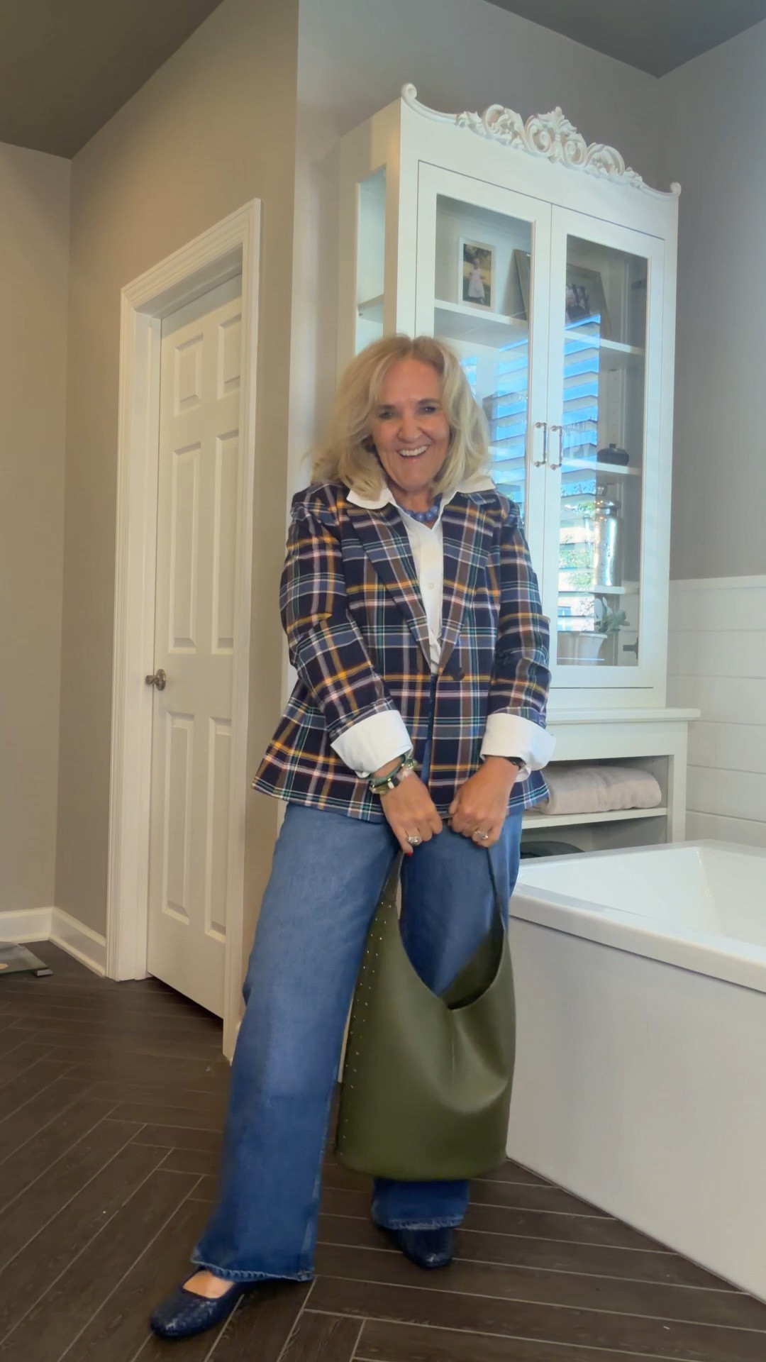 Walmart Fashion
Plaid lined jacket medium 
White blouse med 
Jeans 8 short they run a bit small so size up if in between
My flats are getting very limited in navy. There are other colors available 
￼