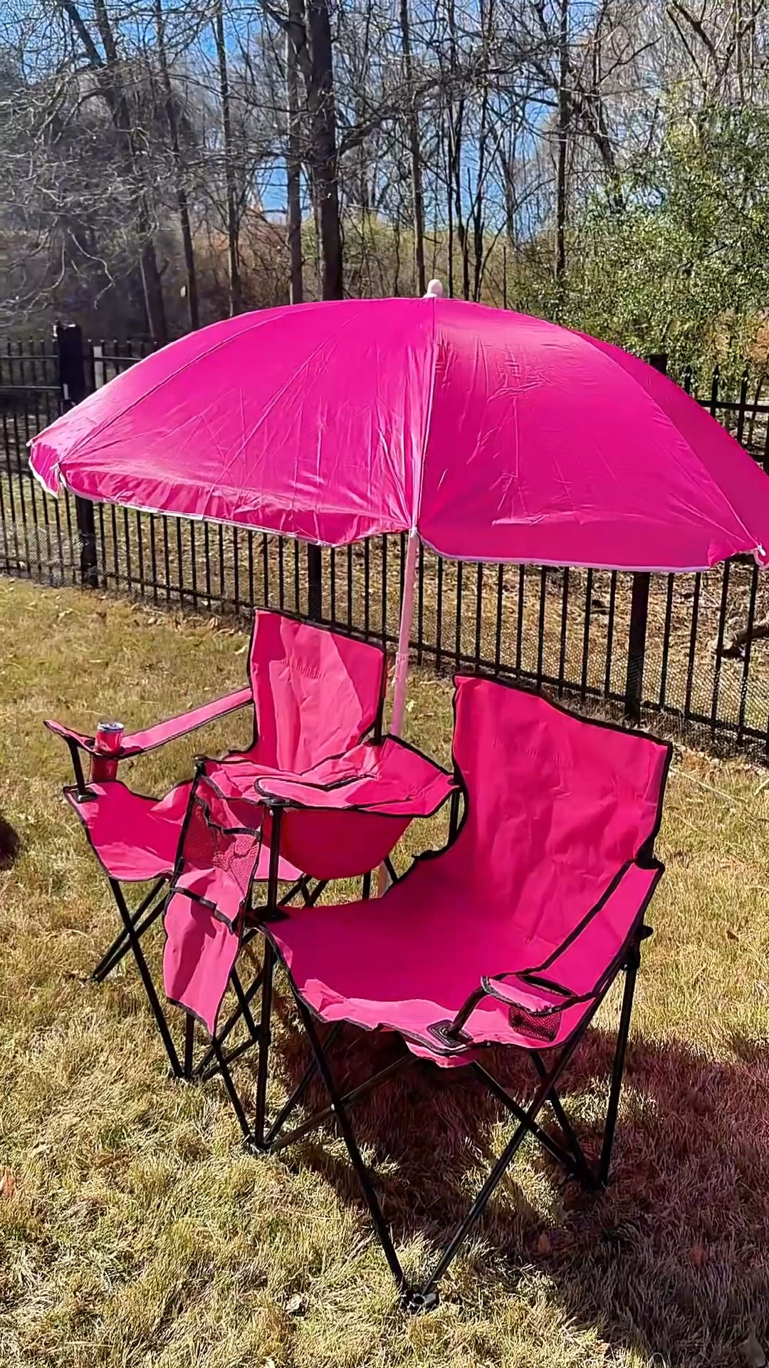 I recently tried this double portable picnic chair with umbrella, and it’s honestly one of the most convenient outdoor setups I’ve used.

It opens into two chairs with shade, plus it has cup holders, side storage pockets, and a built-in cooler bag to keep drinks and snacks cold. Everything you need is right there instead of running back inside the house.

#outdoorliving
#tiktokshopfinds
#campinggear
#backyardliving
#momlifehacks