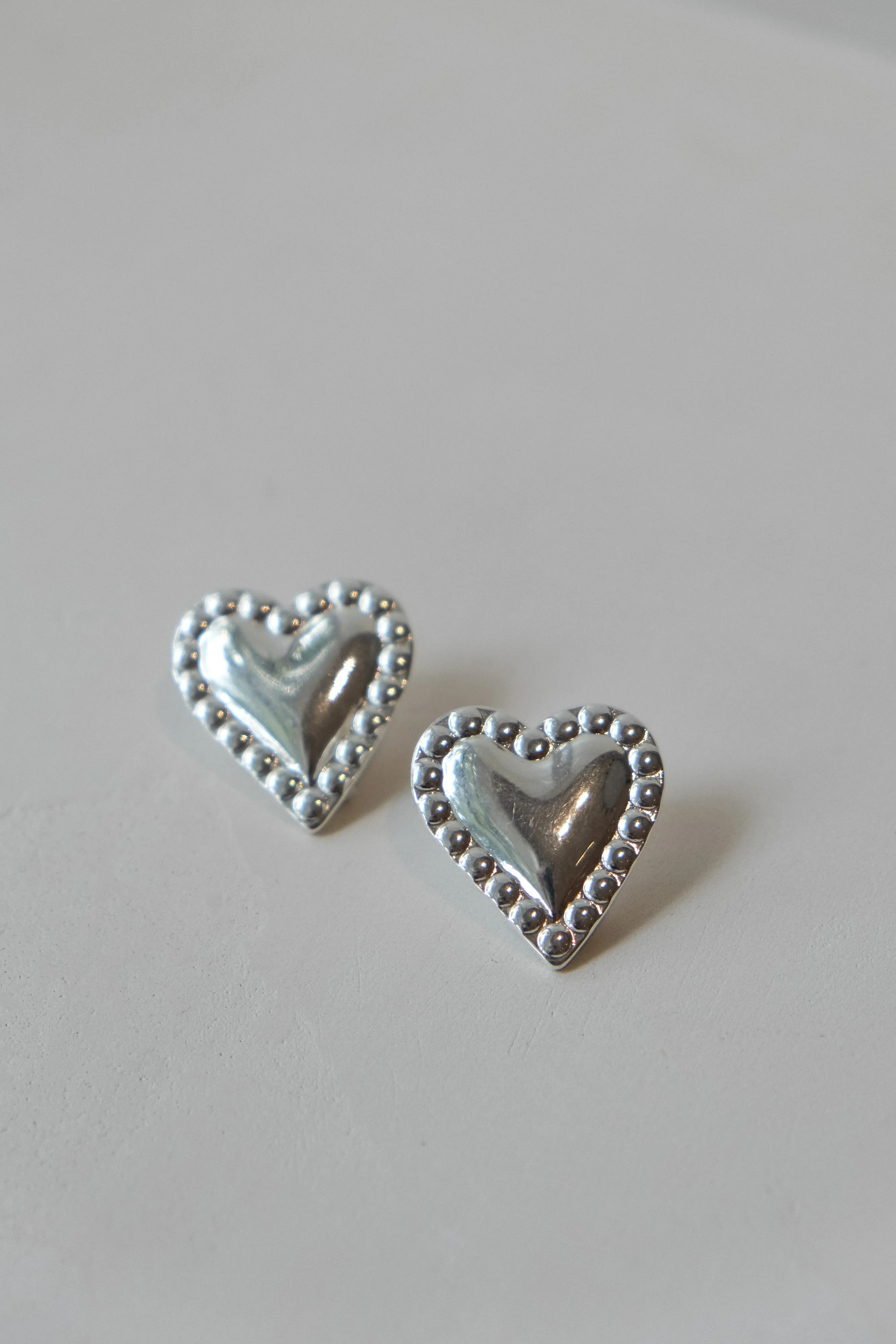 Cera Heart Earrings - Silver | MESHKI US