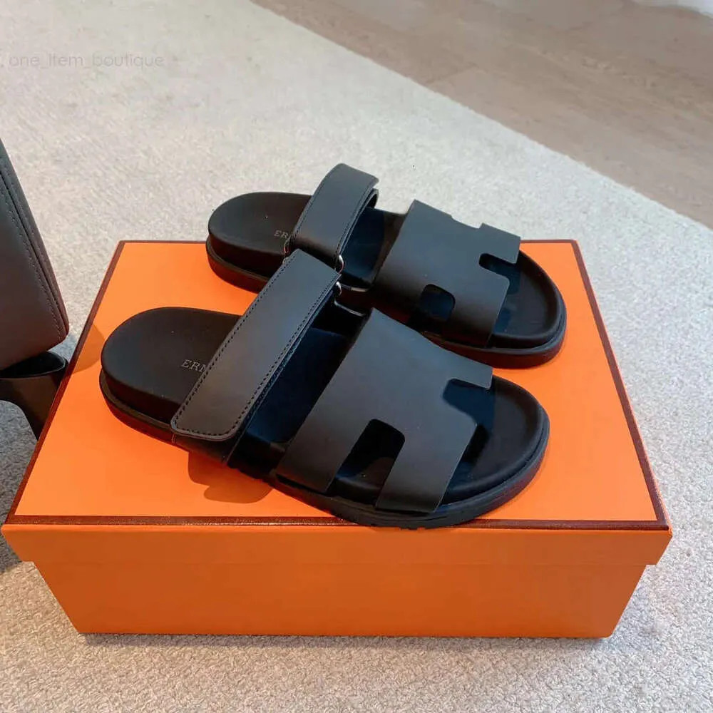 H Designer Sliders Luxury Chypre sandals Outwear Leisure Vacation beach flat bottom Slipper Leath... | DHGate