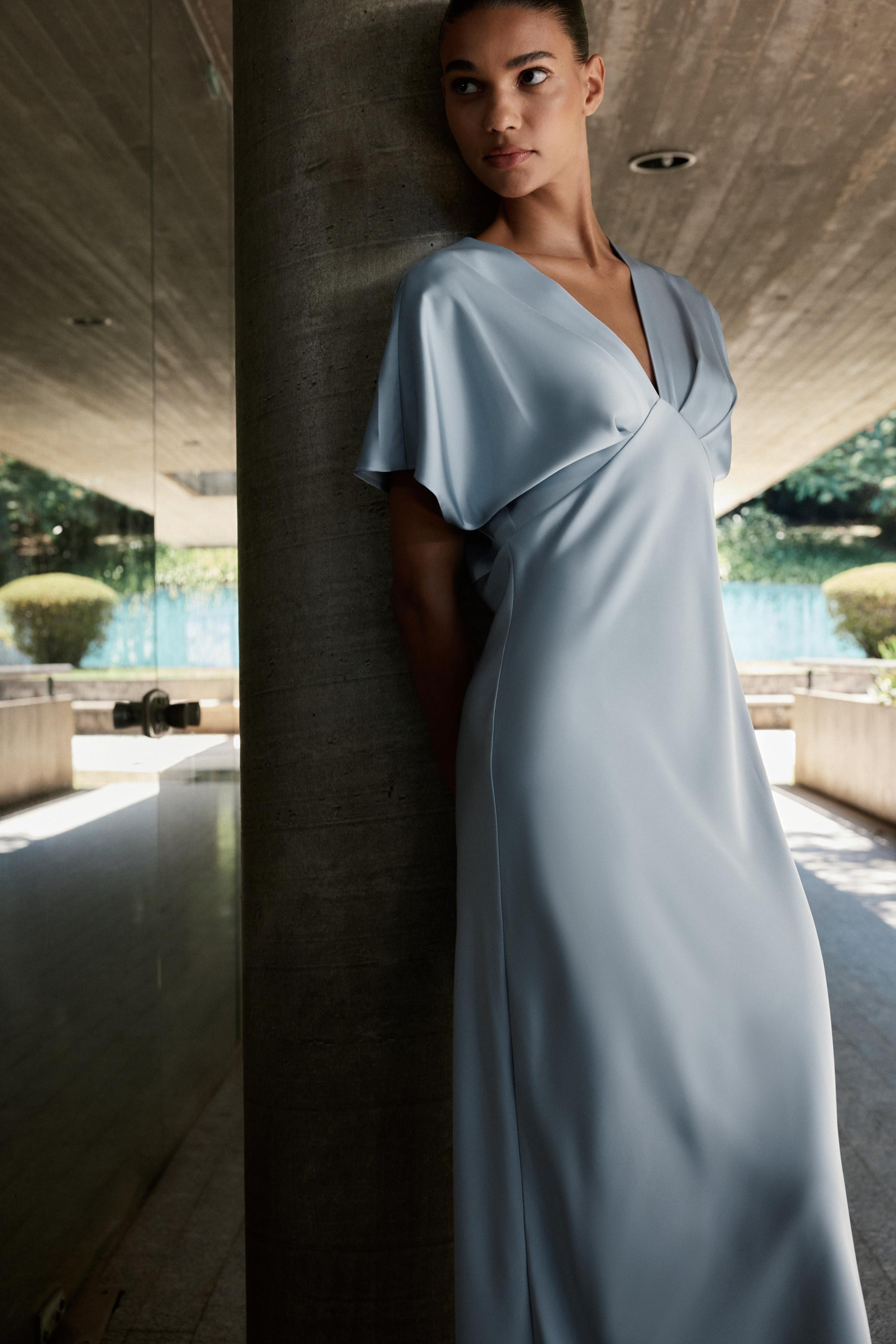 V-neck dress with pleats and short sleeves. Fitted waist. Side hidden in-seam zip closure. | Zara US