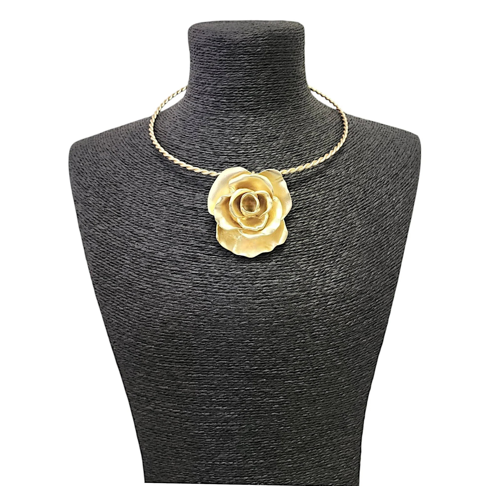 Flower Pendant Necklace | Fancyd Boutiqe