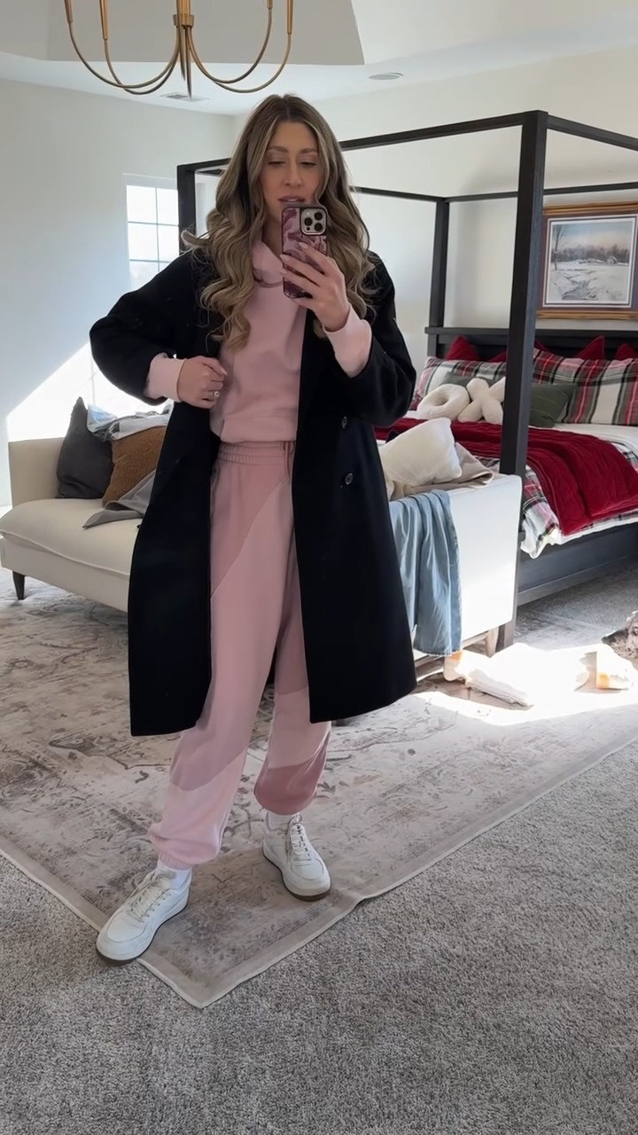 Casual Valentines & Galentines Day outfit idea from Alo💓✨ 

alo, alo yoga, pink sweat set, athleisure set, two piece set, valentines day outfit idea, casual outfit idea, galentines day outfit idea, tall girl friendly, boy mom, mom of 4, Samantha Bauchmann 

 #LTKFindsUnder50 #LTKFindsUnder100 #LTKStyleTip