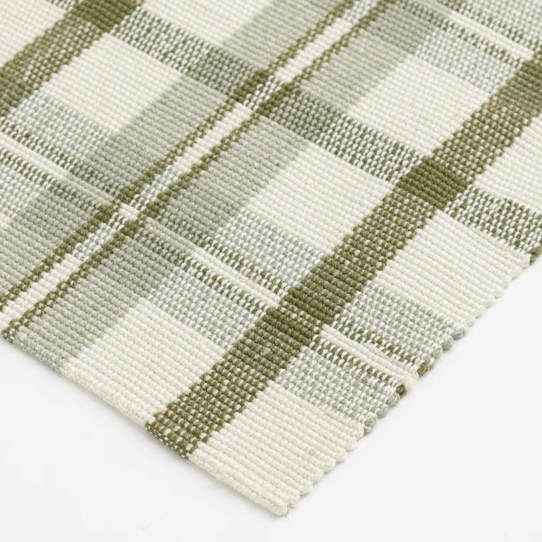 Mainstays Green Plaid Outdoor Layering Rug, 24"x36" - Walmart.com | Walmart (US)