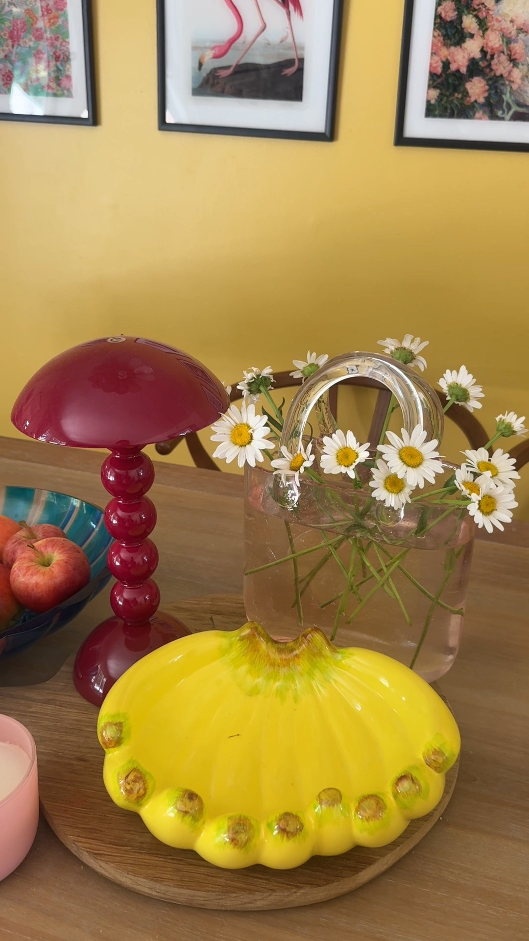 I love how whimsical & dainty Shasta daisies are 🌼💕

#shastadaisy #shastadaisies #daisy #daisies #cutflowers
