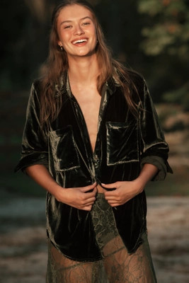 The Hadley Relaxed Buttondown Shirt by Pilcro: Velvet Edition | Anthropologie (US)