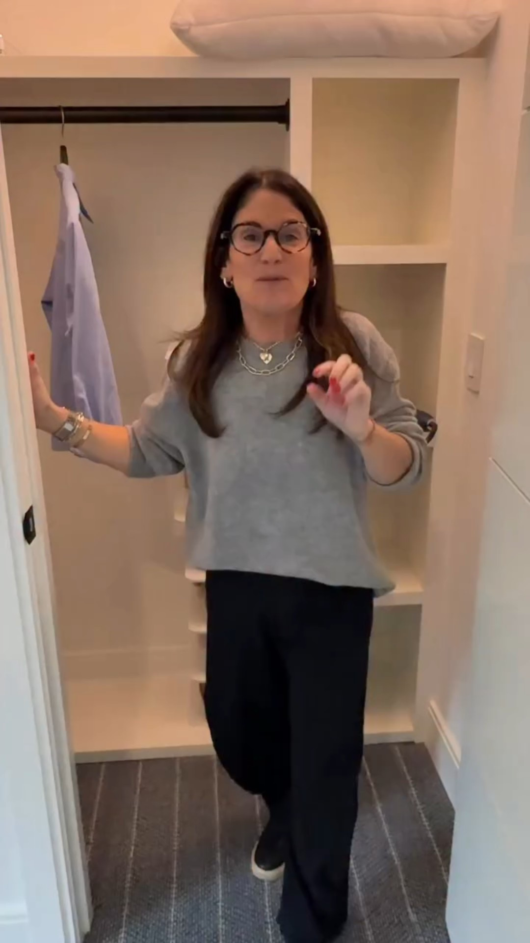 5 quick ways to upgrade the guest room for the holidays to give your guests that “hotel-like” feeling at your house!