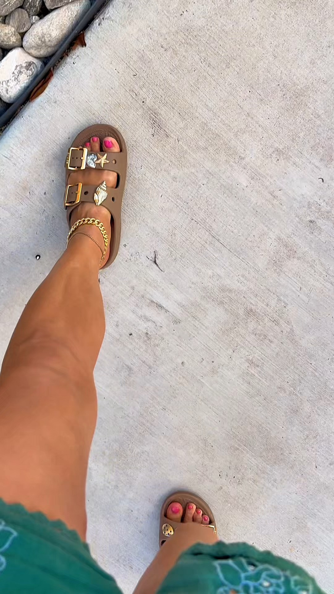 It’s been MONTHS!! Im obsessed with the crocs Saturday sandals 🖤 #crocs #crocssandals #summersandals #crocssaturdaysandals #ad @Crocs  

 #LTKootd #LTKActive #LTKTravel