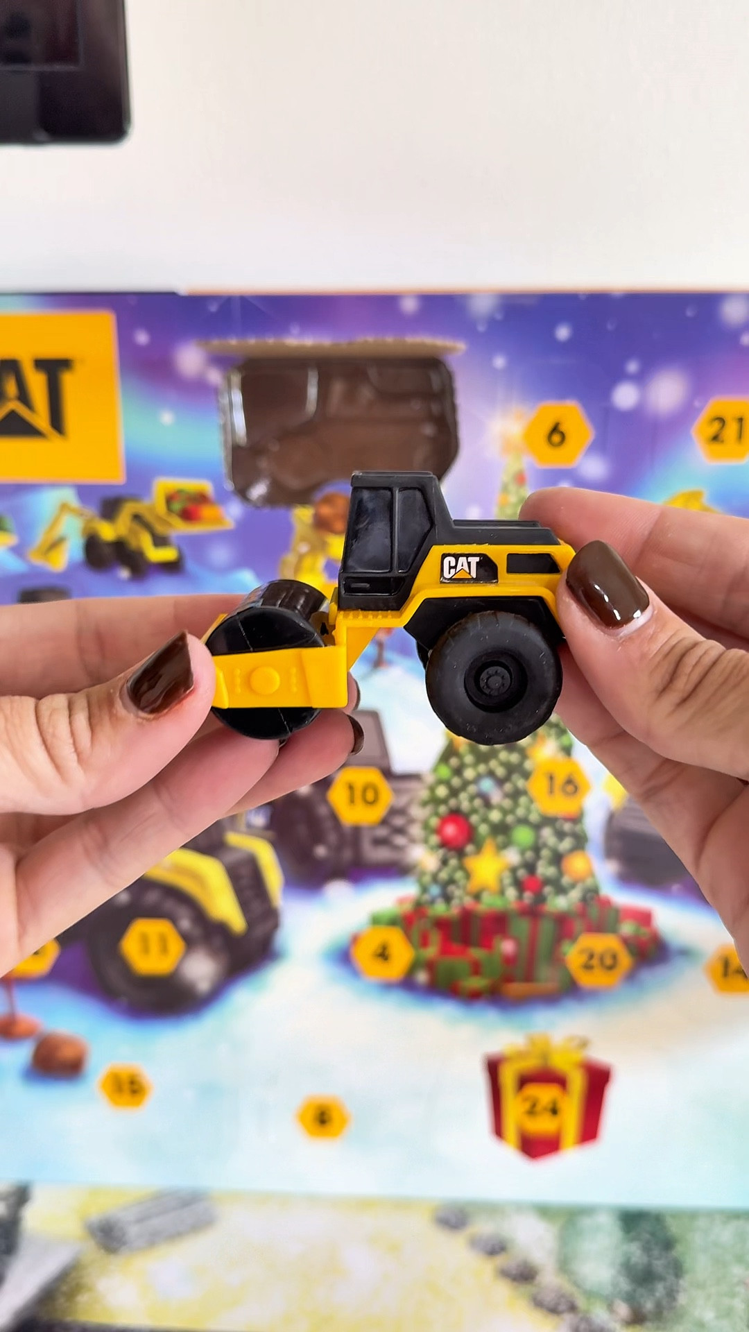 Boys Christmas advent calendar / CAT Construction Toys, Little Machines Advent Calendar - Kids Toys for Ages 3 and Up - 24 Piece Set with 10 Little Machines Vehicles & Magic Insta-Dirt!

#LTKGiftGuide #LTKHoliday #LTKKids