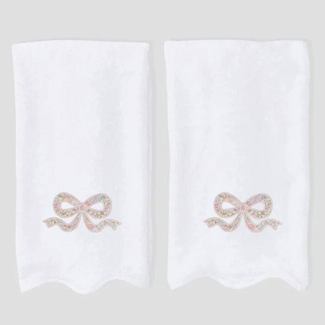 Monogrammed Luxury Scallop Hand Towels | Weezie | Weezie Towels