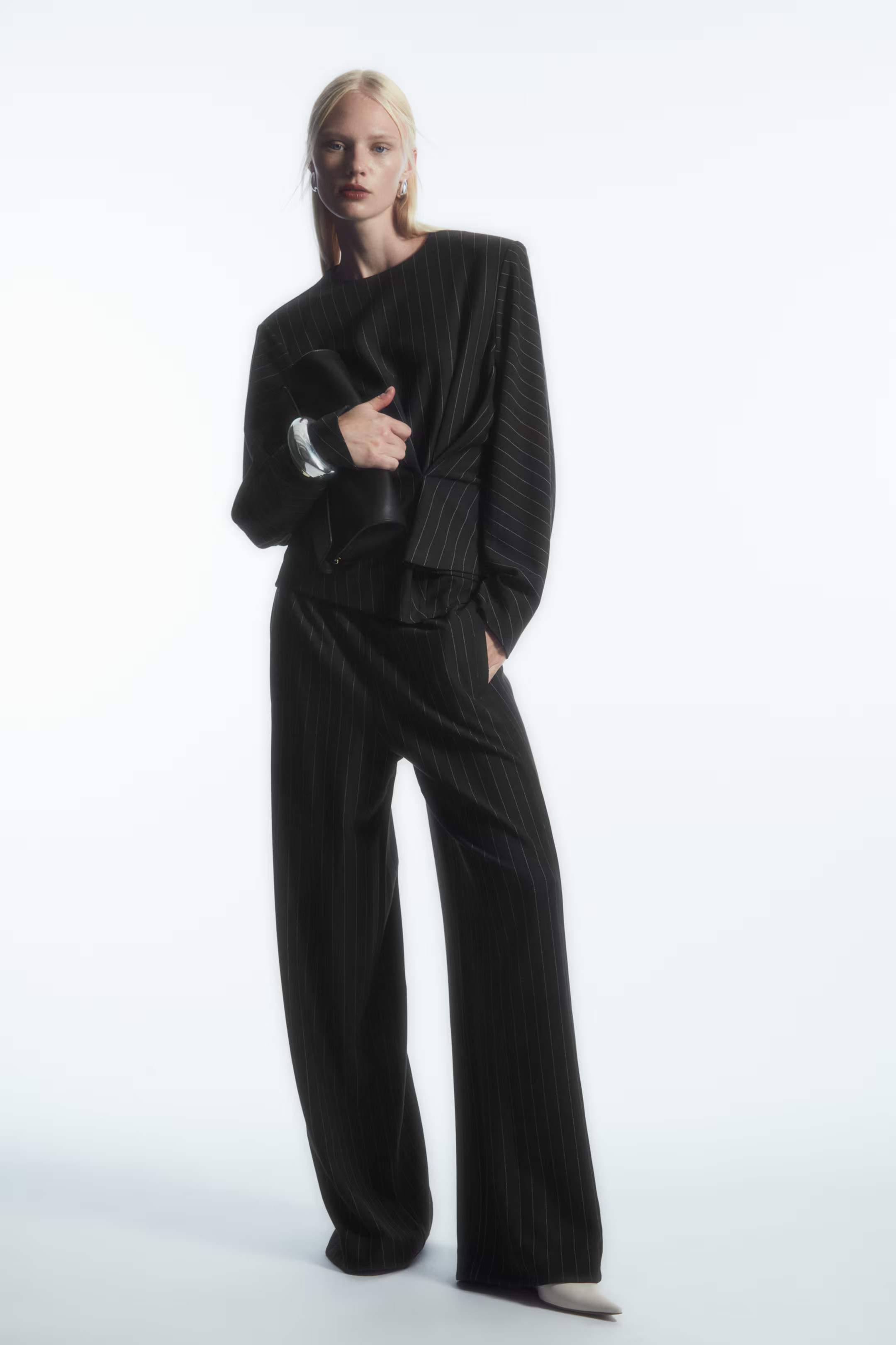 DRAPIERTES OBERTEIL MIT NADELSTREIFEN | H&M (DE, AT, CH, NL, FI)