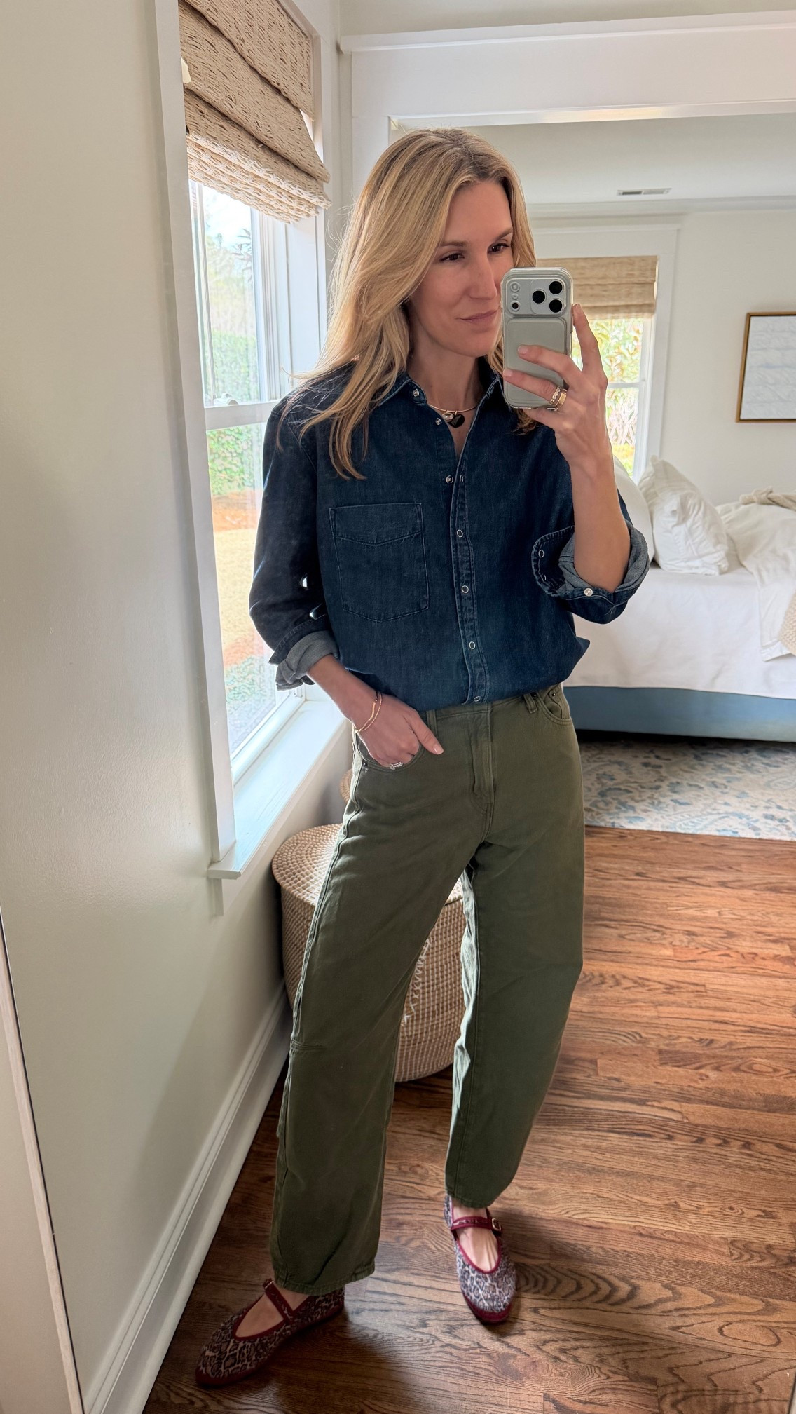 Love love love this denim shirt!! Wearing size small. 
Shoes- size up one in this brand!

#LTKWorkwear