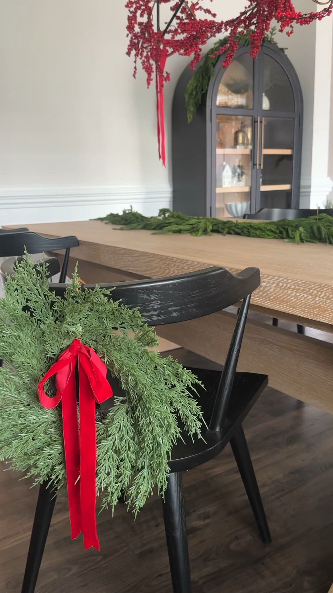 Christmas dining room views 🌲🎄🎅🏼




Christmas decor, wreath, red velvet ribbon, mini wreaths, Christmas inspo, dining room inspo for Christmas 

#LTKHoliday #LTKSeasonal #LTKHome