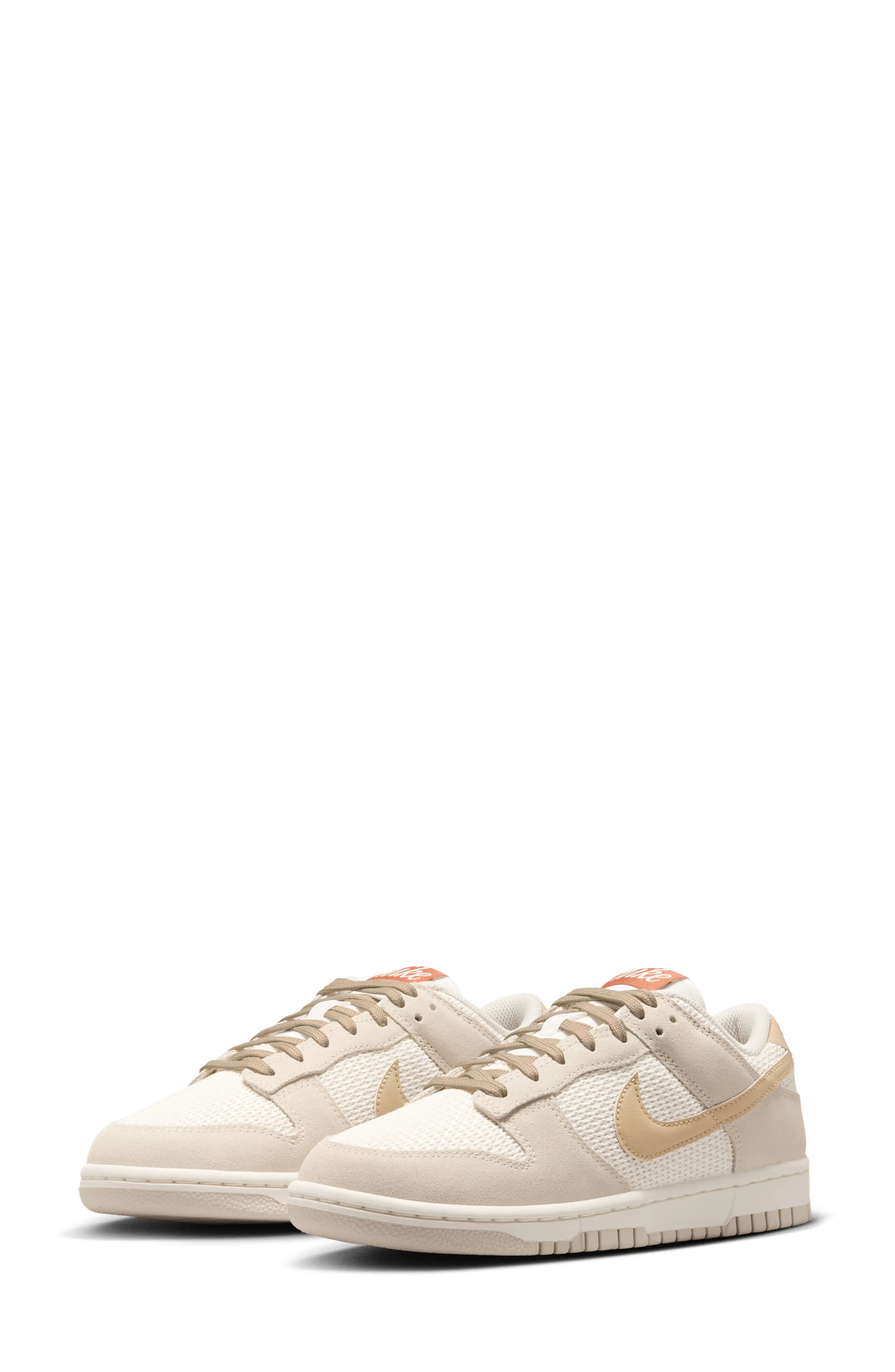 Dunk Low SE Basketball Sneaker | Nordstrom