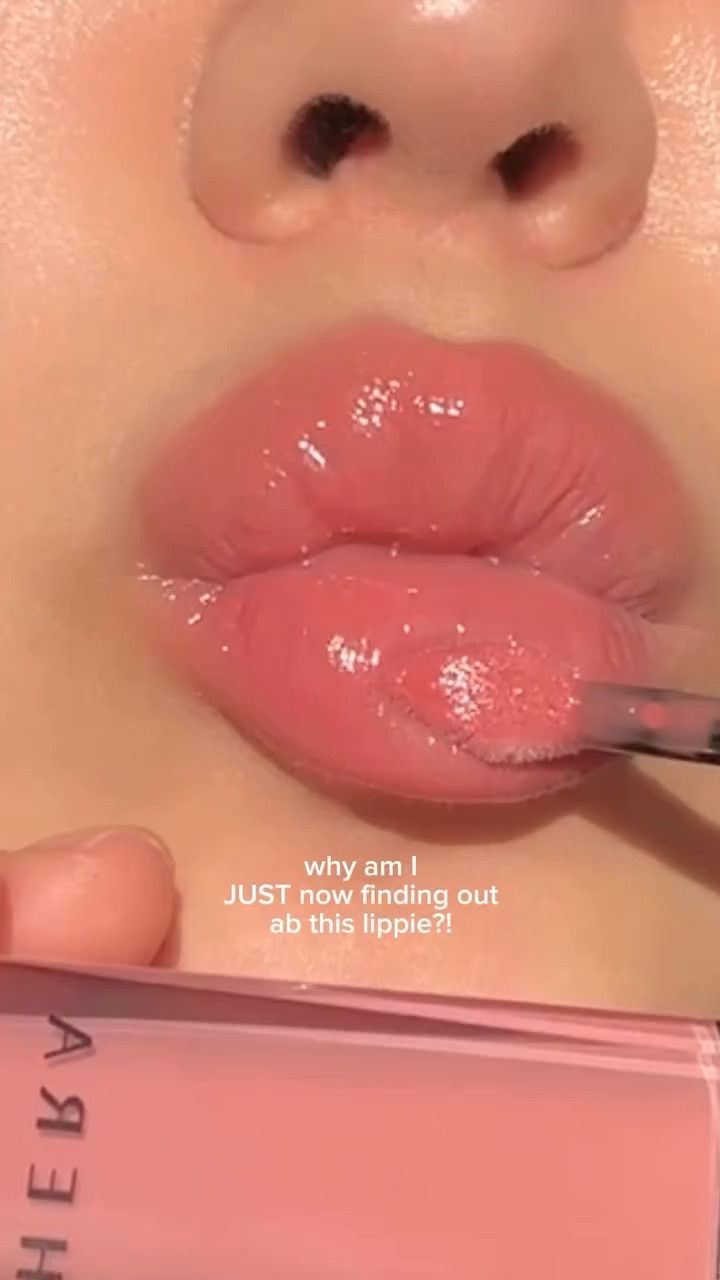 @herabeauty_official can do no wrong 🤯 #lipswatch #kbeauty #hera #jennielipgloss #jenniekim