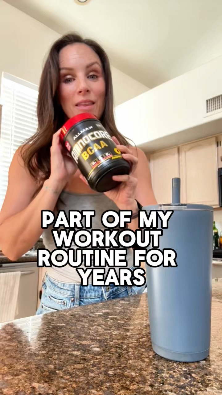 My go-to during training days when I want better endurance, hydration, and recovery support without the crash. I sip Allmax AminoCore BCAAs through my workouts—clean, light, and easy to mix. If you lift or do cardio regularly, this is an easy upgrade. 💧💪 #allmax #allmaxnutrition #bcaas #intraworkout

#LTKfitnessgoals #LTKActive #LTKOver40