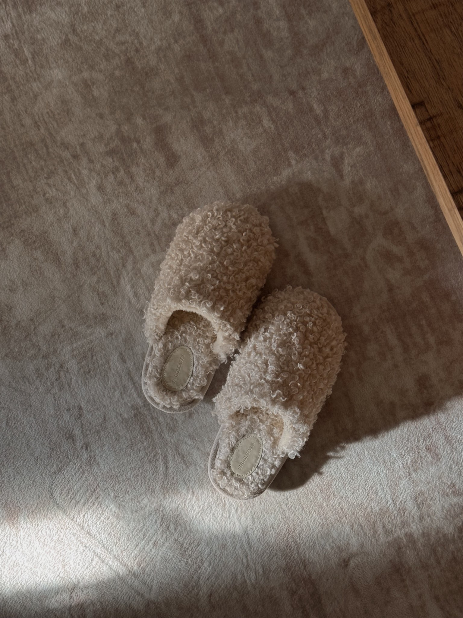 The comfiest slippers 🧸🤍 

#LTKSaleAlert #LTKmorningroutine #LTKGiftGuide