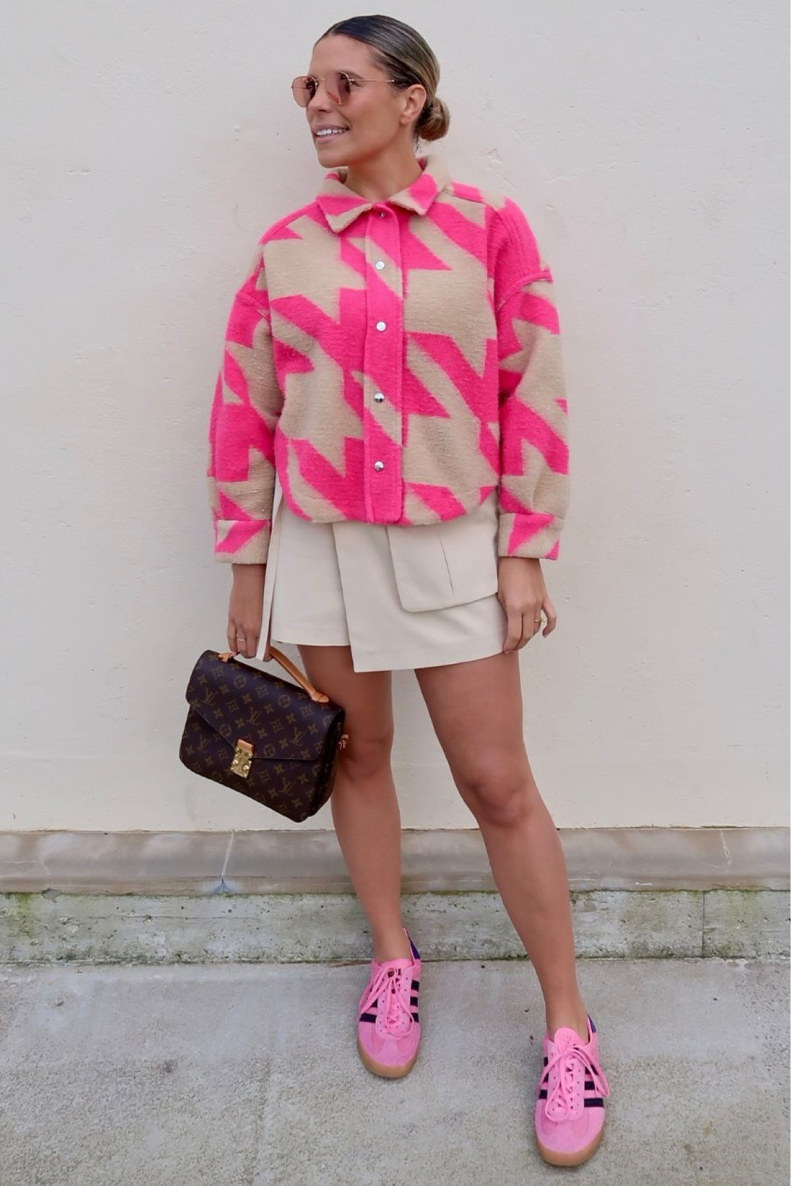 Just a beige outfit with a splash of pink. 



#LTKaustralia #LTKstyletip