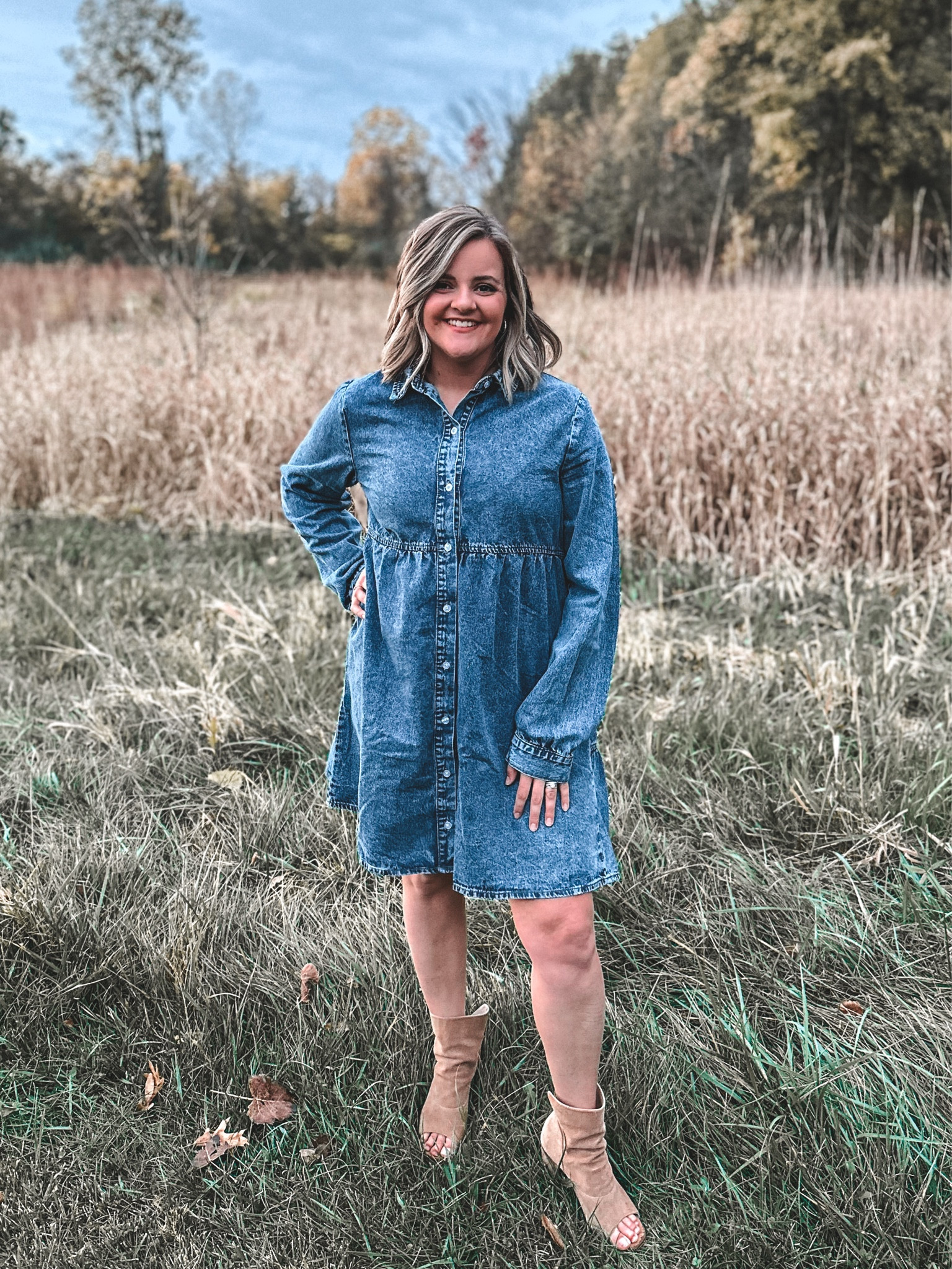 The perfect fall denim dress. I’m 5’ 2” wearing size medium! 

#LTKFindsUnder50 #LTKStyleTip #LTKFindsUnder100