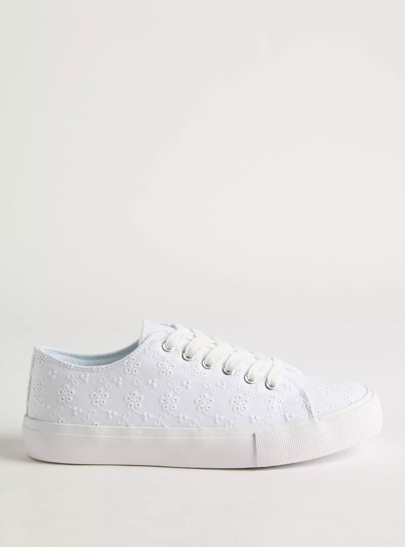 Lace-Up Sneaker (WW) | Torrid (US & Canada)