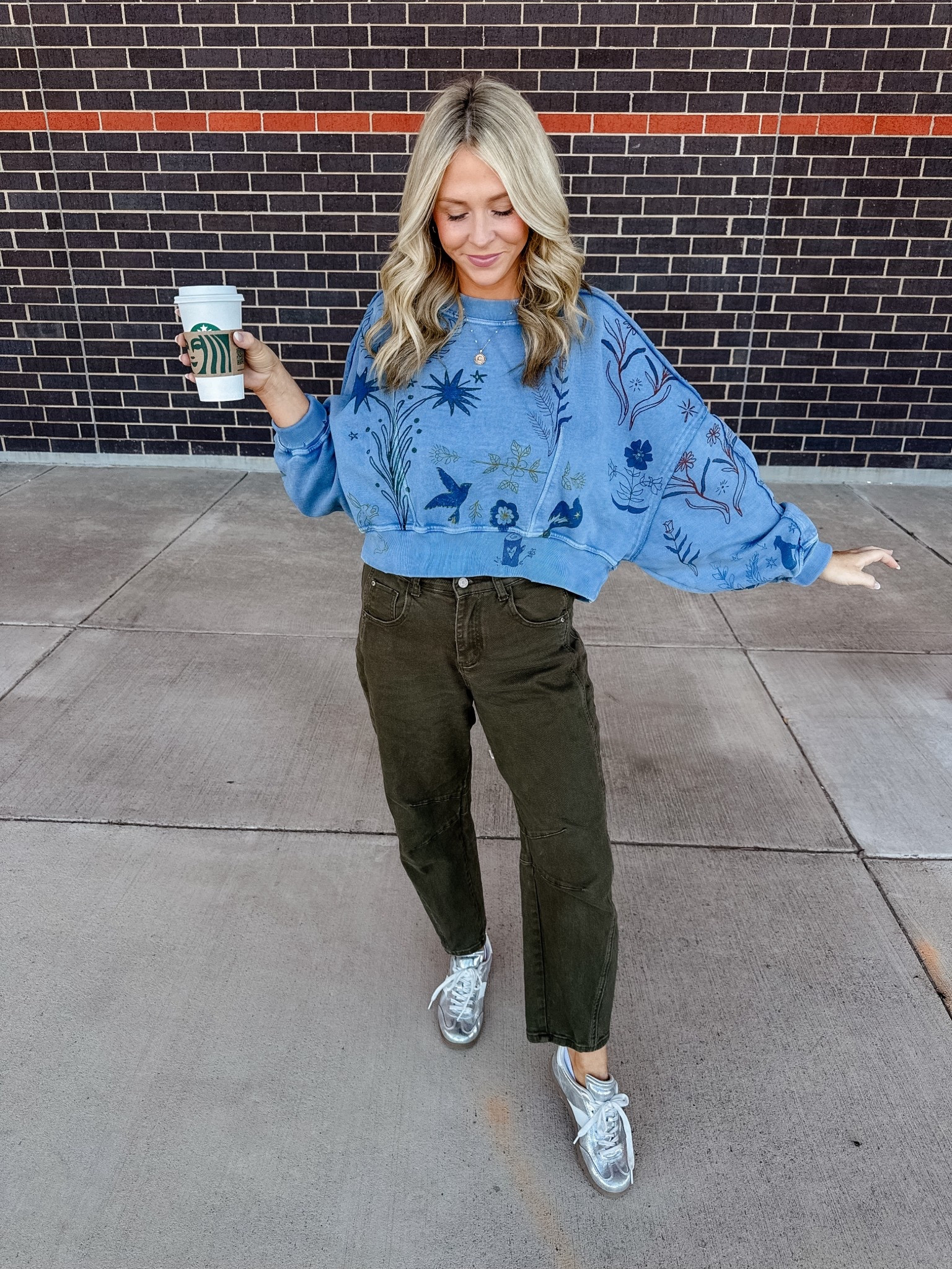 🫒 barrel jeans from Amazon! Got a size M 🖤

#LTKmomlife #LTKootd