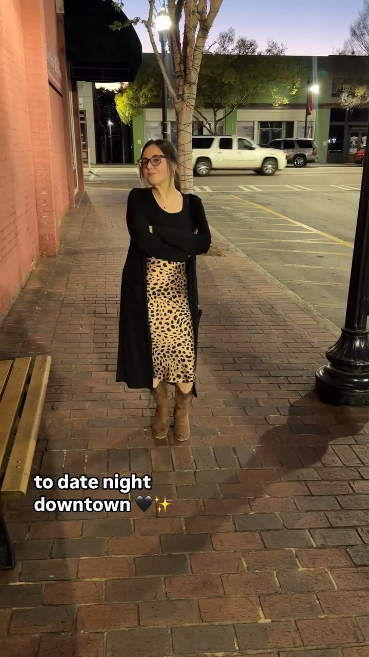felt like a brand new person dressing up & going out to dinner with no kids 🤭

•
•
•
#ootdinspo #datenightoutfit #datenightlook #datenightout #datenightinspo #styleinspo #ootdstyle #ootdinspodaily #reelspage #reelsforyou #transitionreels #reeltransition #fitcheck #downtowndatenight #downtownmonroe #monroega #momstyleinspo #momstyle