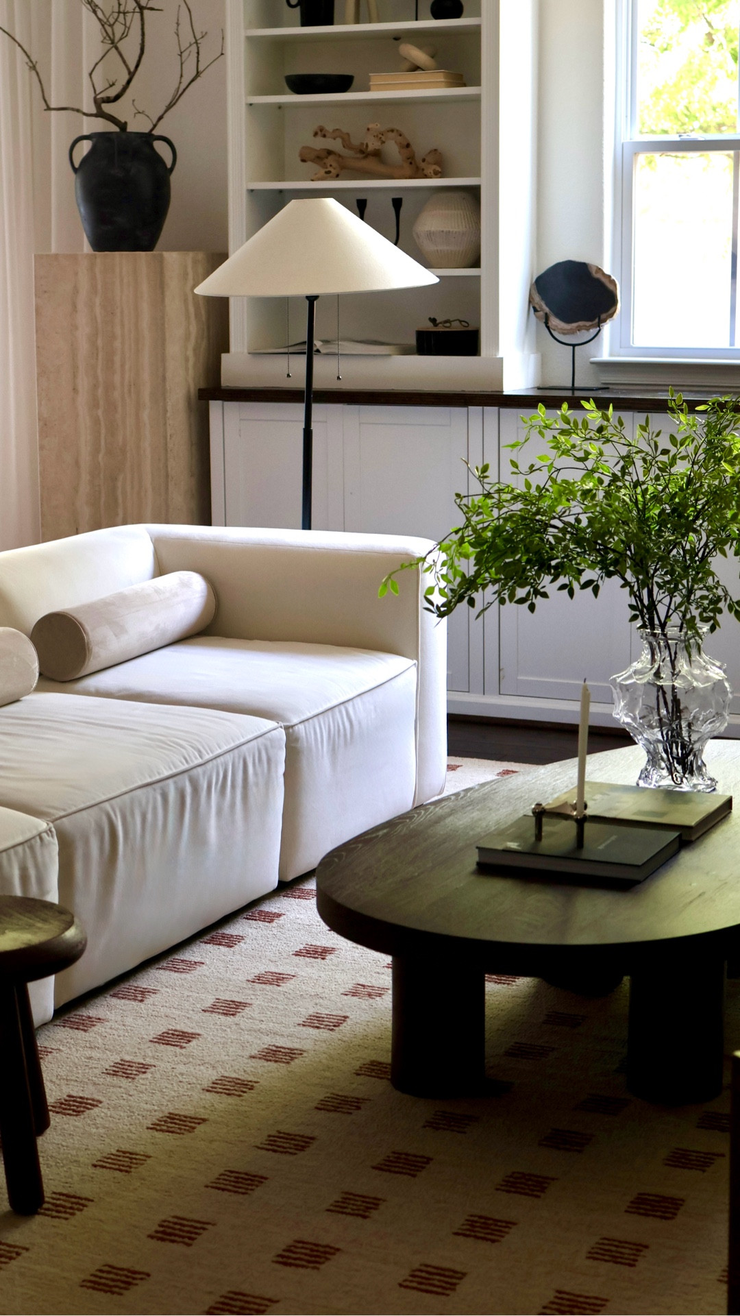 Not everything needs to stand out to make an impact.
This piece from @onequince does it quietly. Soft texture, subtle dimension, and a space that finally feels complete✨

#livingroom #rug #livingroominspo #japandi #stylinginspo