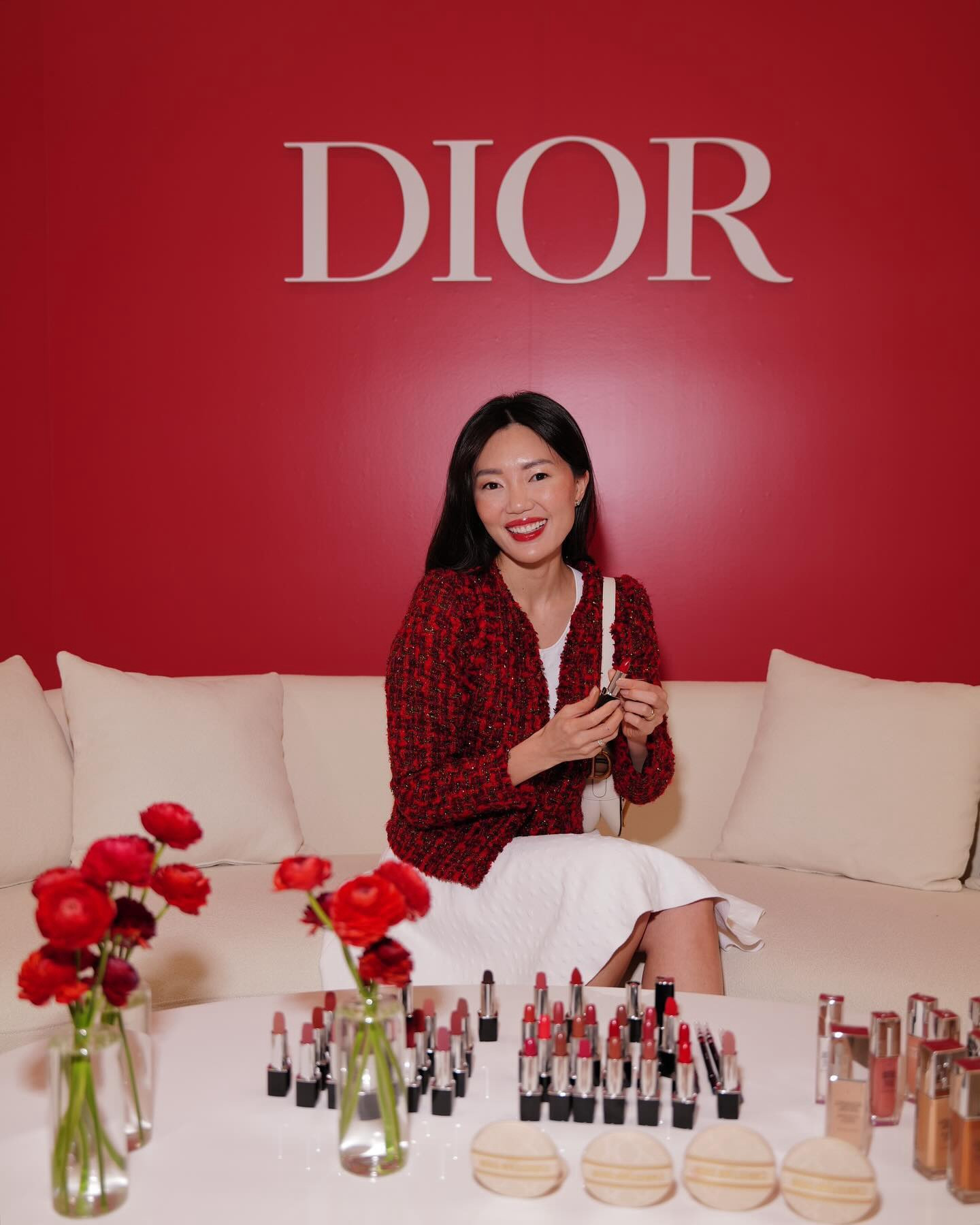 One of the reasons I fell in love with Dior a few years ago is their commitment to constantly improving their product formulas — for efficacy and sustainability. Their iconic Rouge Dior lipsticks got an upgrade this year with cleaner ingredients and more skincare focused additives — like red peony — to keep lips hydrated and comfortable for 24hrs while maintaining Dior Rouge’s beloved satin and velvet finishes. The packaging is still refillable (love!) but with a new heftier magnetic case. I wore the classic @diorbeauty Rouge 999 Red + Dior lip oil in Mahogany to celebrate the re launch of Dior Rouge today — and plan on wearing this lip combo this weekend for Lunar New Year! 🧧🎊💋 #RougeDior