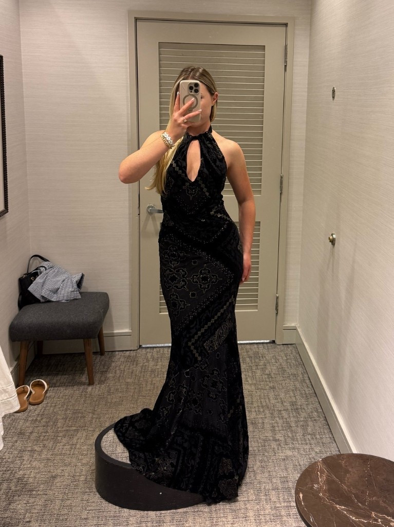 Chic Black Wedding Guest Dress/Formal Dress✨

House of CB dress. Wearing size small and fit is perfect, besides being a little long. I’m barefoot in photo trying it on.

I’m 5’4”. Waist 26”. Hip 38.5/39”.

Dress of adjustable neckline that ties as a halter. Super cute dress for a NYC wedding!

#LTKWedding #LTKootd #LTKdayinmylife