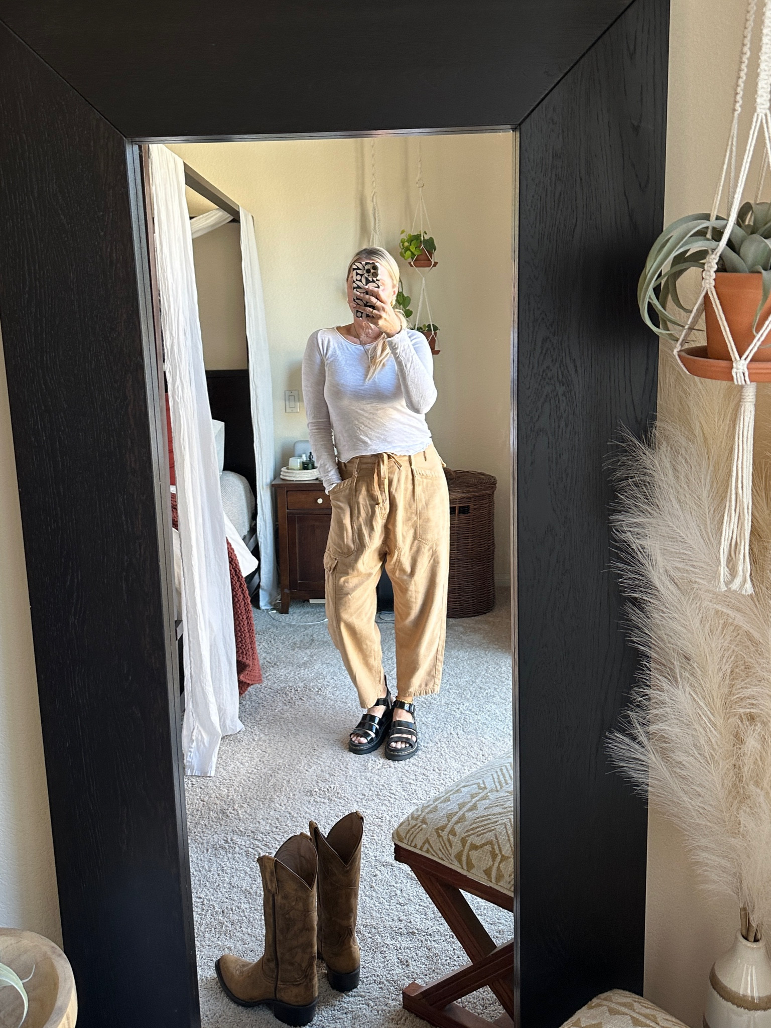 When you live in the desert, and it finally gets cool enough to wear pants! 💕

#LTKSeasonal #LTKstyletip