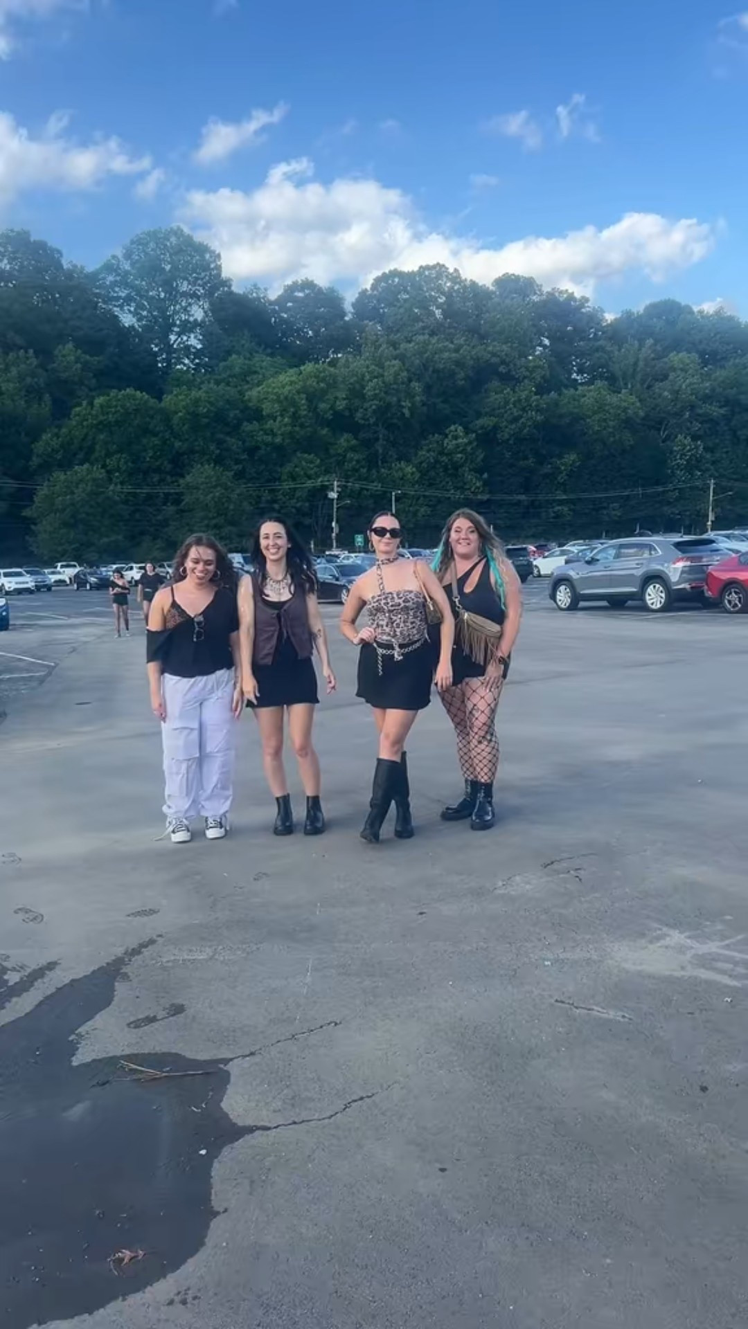 1. I 🤍 Kesha
2. Outfit was 10/10 

#LTKActive #LTKParties #LTKSeasonal