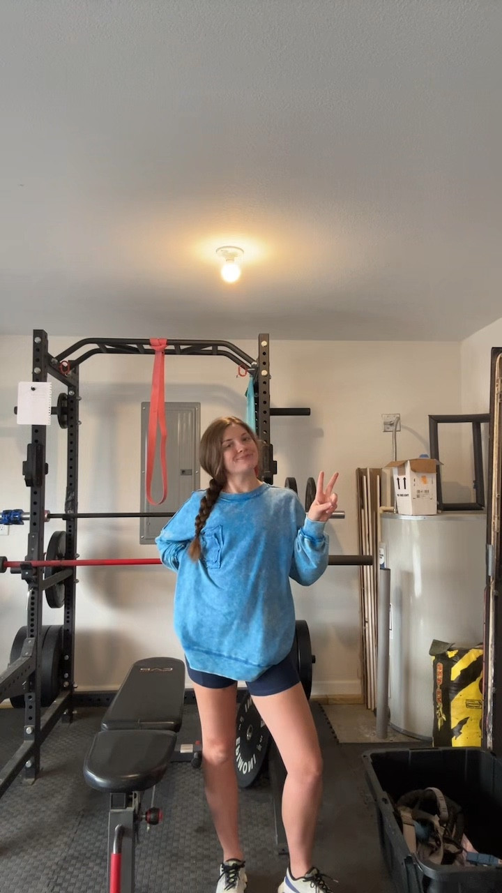 WORKOUT OUTFIT

sports bra: 4
shorts: S
sweater: M 

#LTKFindsUnder100 #LTKFindsUnder50 #LTKActive