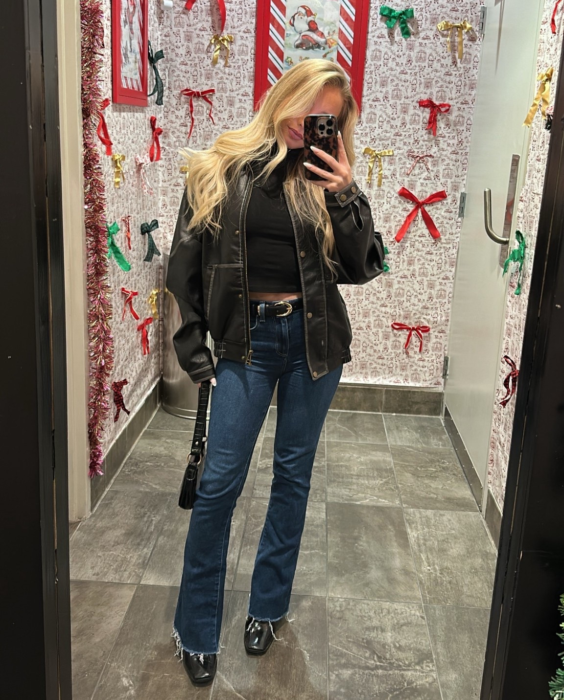 wearing XS/S leather jacket
25 jeans