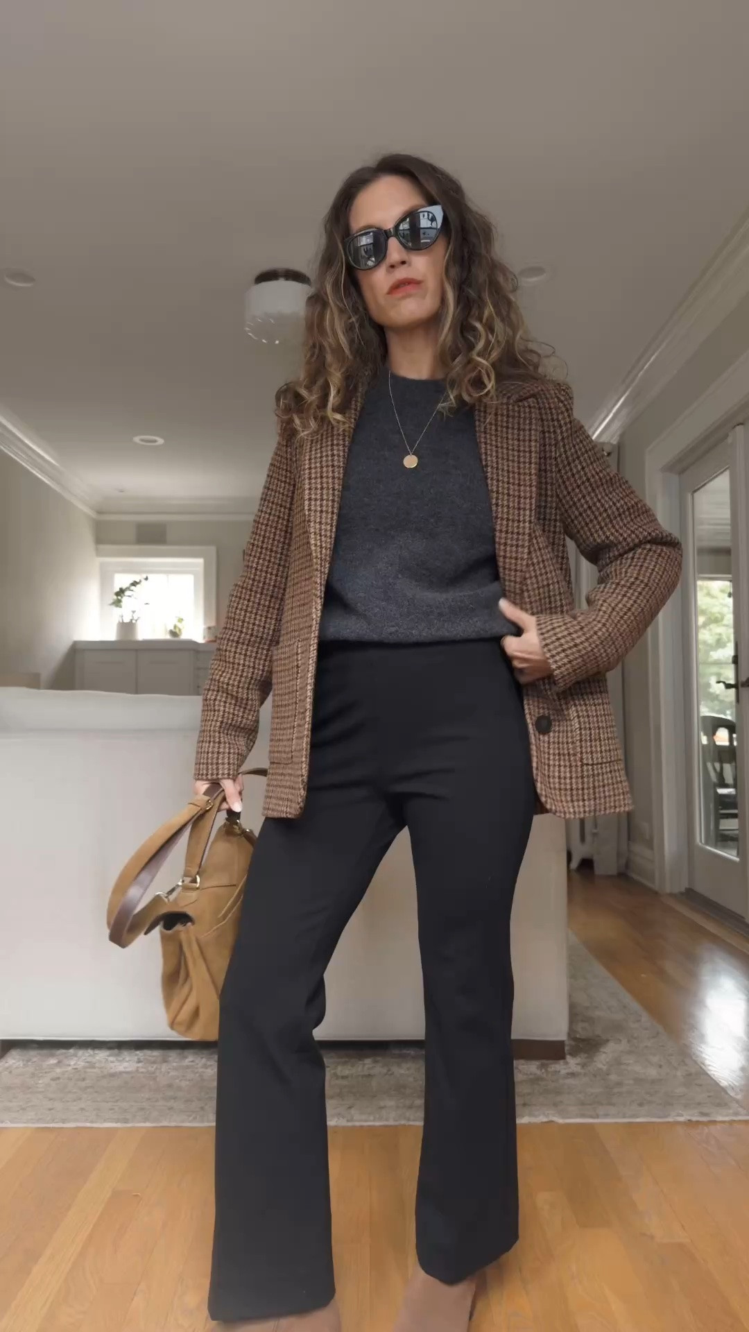 October Capsule Look #10

Sèzane sweater, XS, TTS. Sèzane blazer, 2, TTS. AYR pants, S short, I sized up. @lacanadienneshoes boots, TTS. @Quince sunglasses.
